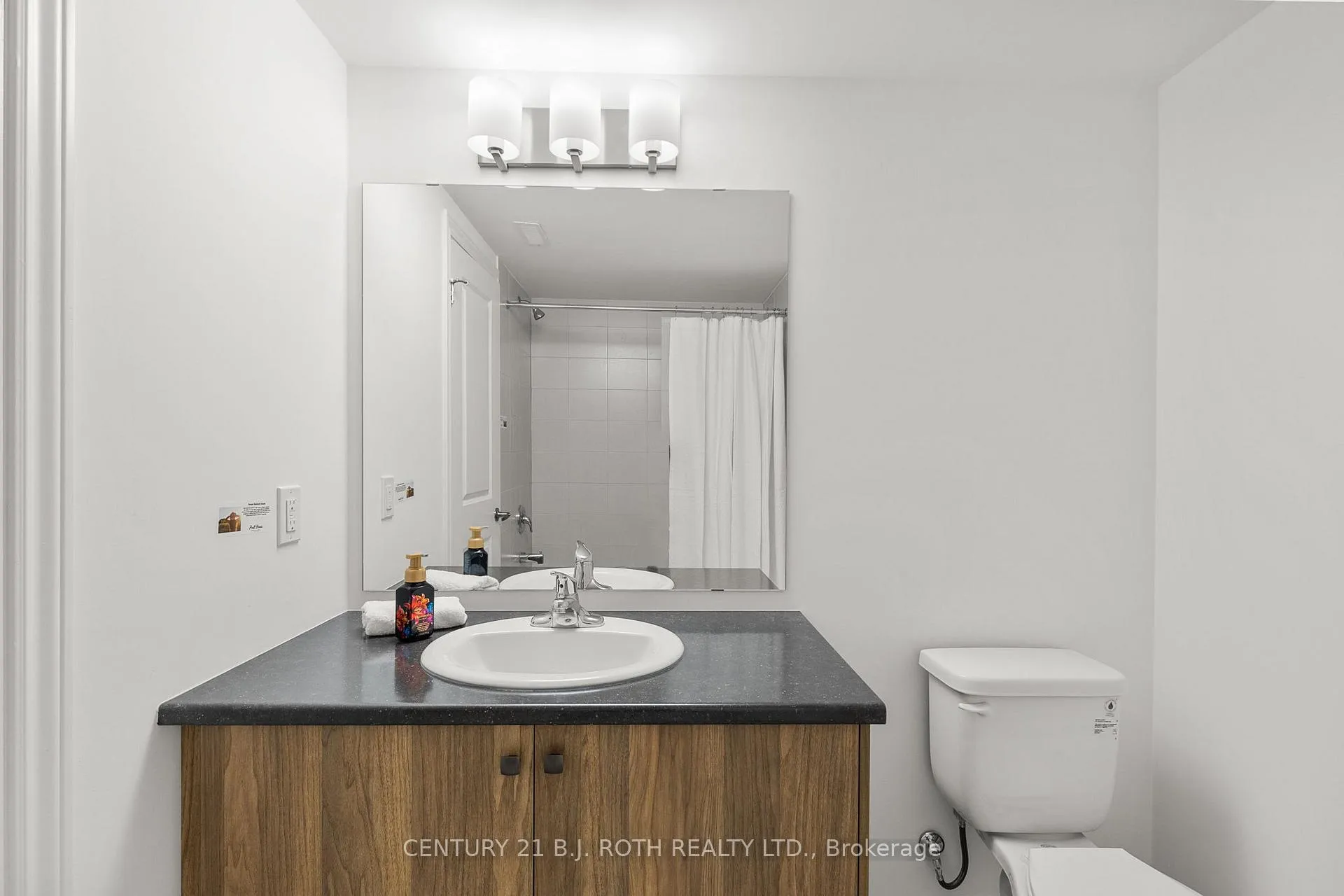 Photo 17 of Unit 4, 23 Hay Lane, Barrie, Innis-Shore — HOMEH