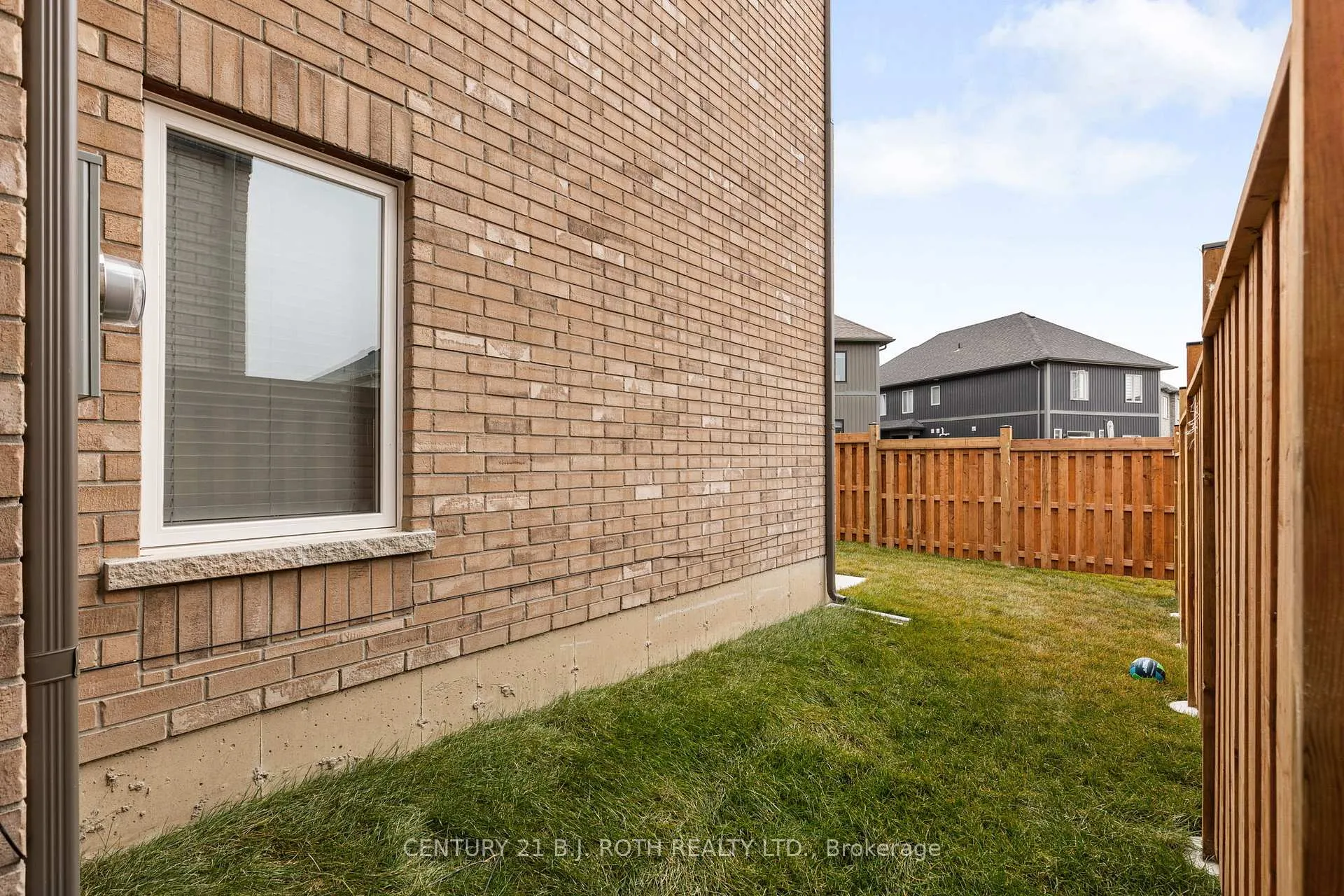 Photo 24 of Unit 4, 23 Hay Lane, Barrie, Innis-Shore — HOMEH