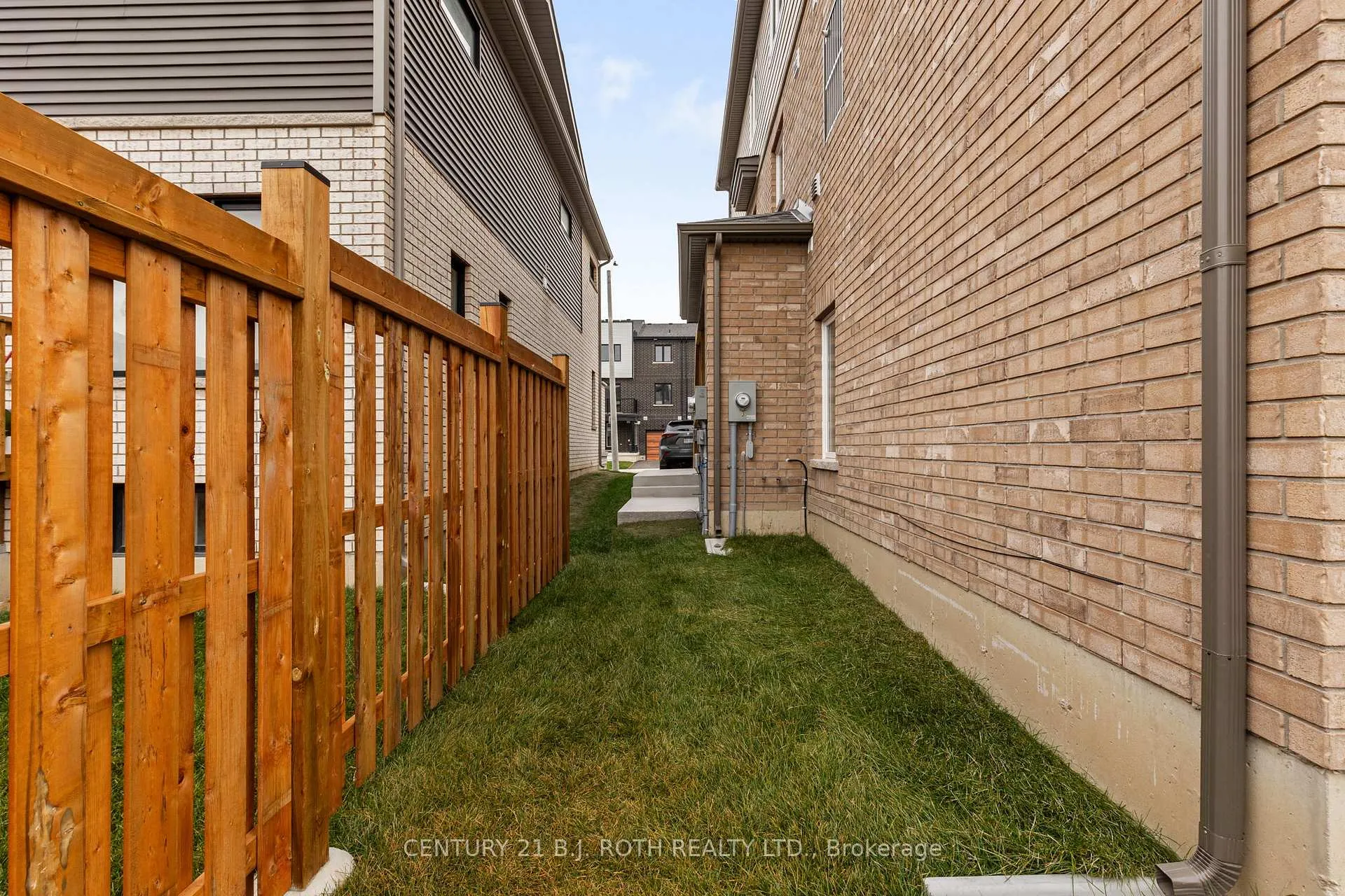 Photo 25 of Unit 4, 23 Hay Lane, Barrie, Innis-Shore — HOMEH