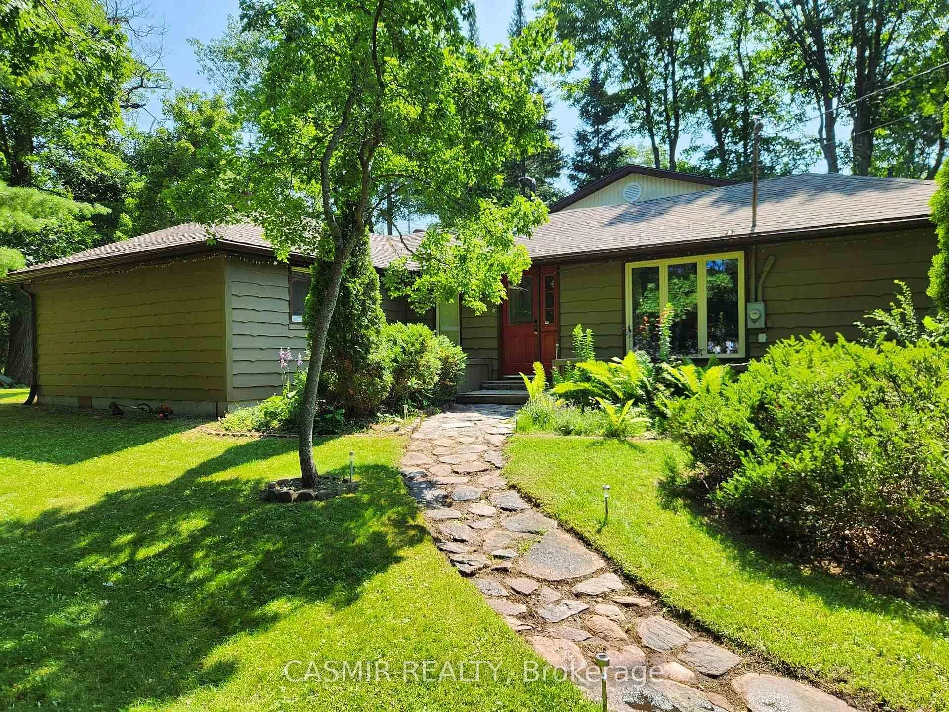Photo of 2148 Champlain Road