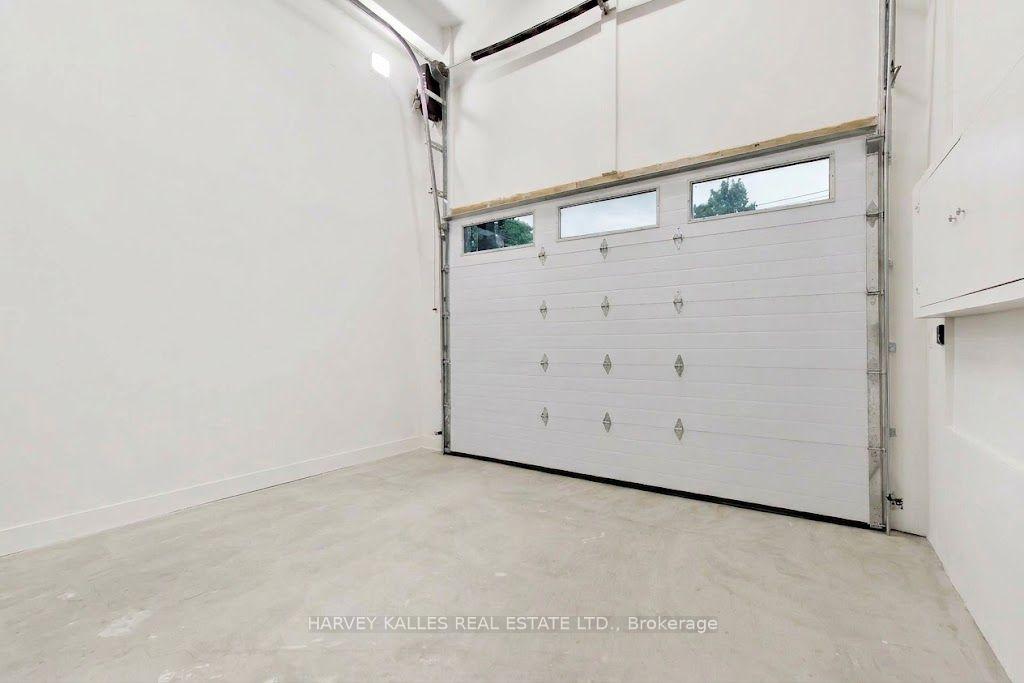 Photo 4 of 24 Ravenscrest Drive, Etobicoke, Princess-Rosethorn — HOMEH