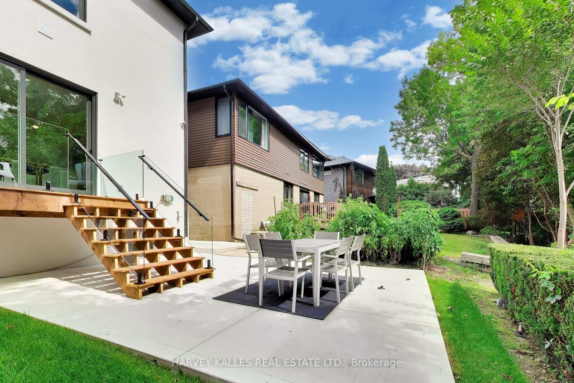 Photo 9 of 24 Ravenscrest Drive, Etobicoke, Princess-Rosethorn — HOMEH
