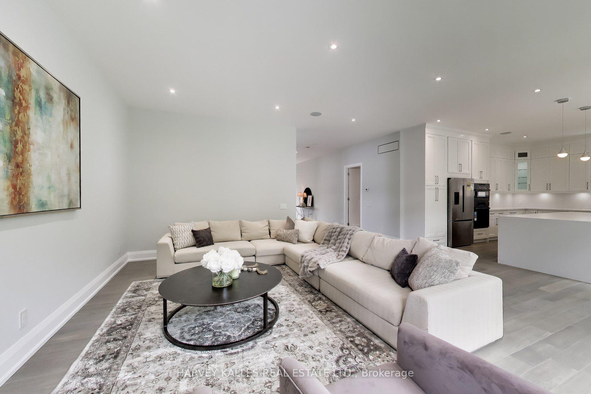 Photo 13 of 24 Ravenscrest Drive, Etobicoke, Princess-Rosethorn — HOMEH