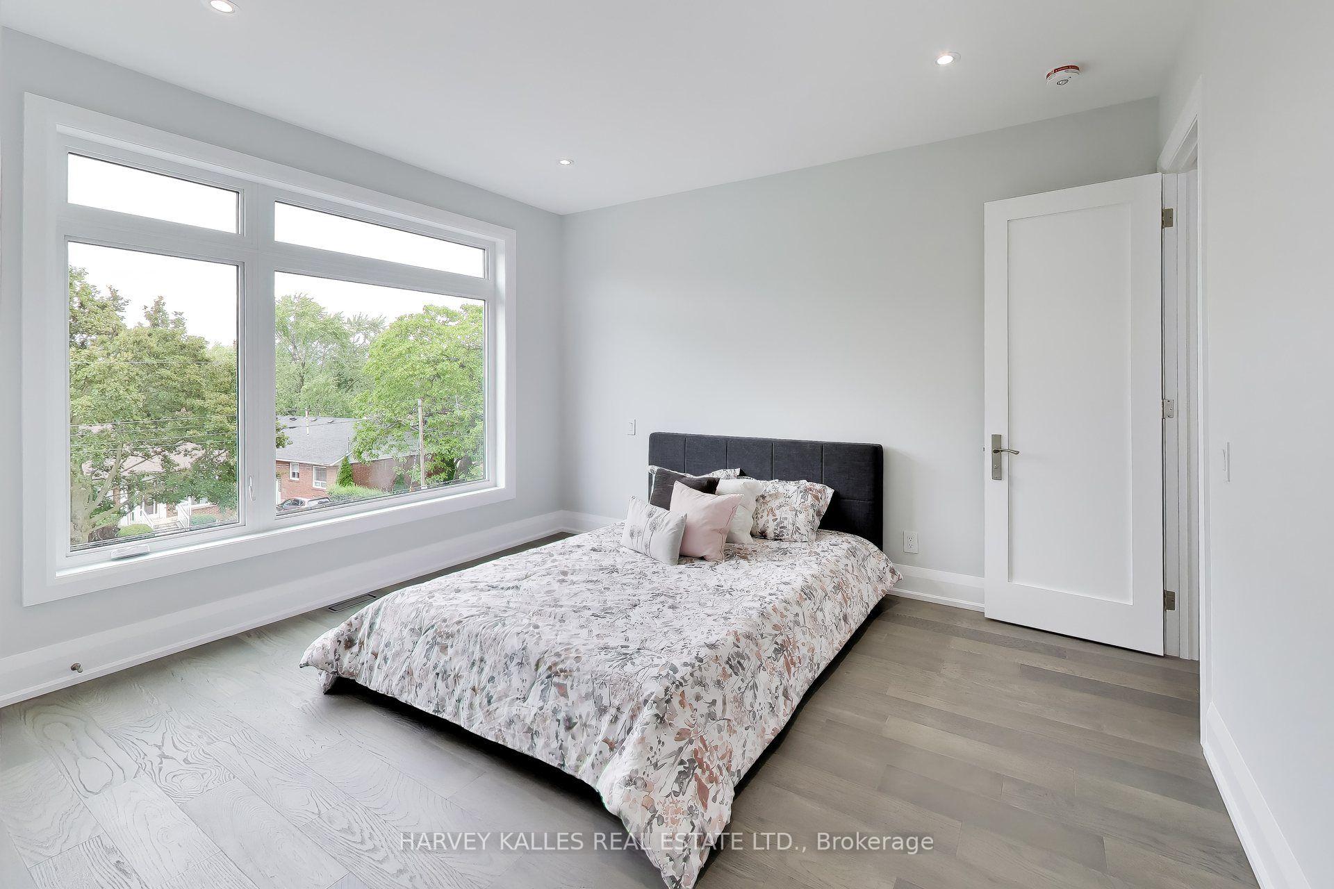 Photo 30 of 24 Ravenscrest Drive, Etobicoke, Princess-Rosethorn — HOMEH