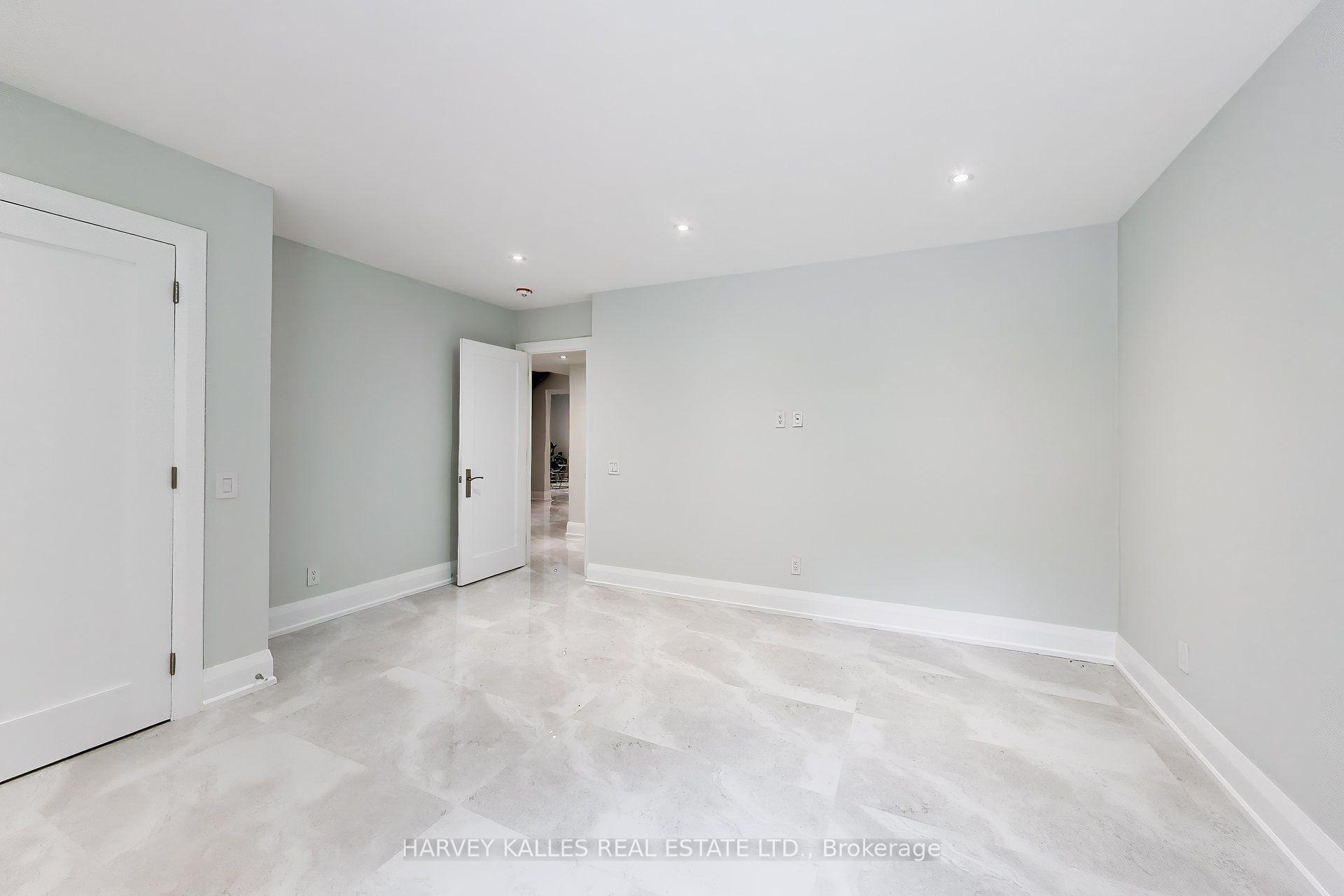 Photo 40 of 24 Ravenscrest Drive, Etobicoke, Princess-Rosethorn — HOMEH