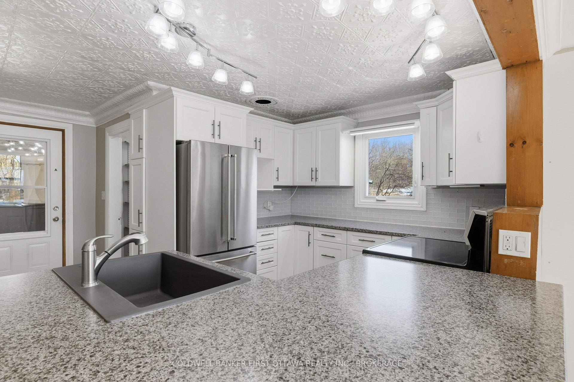 Photo 12 of 718 Jones Falls Road, Rideau Lakes, Rideau Lakes (South Crosby) Twp — HOMEH