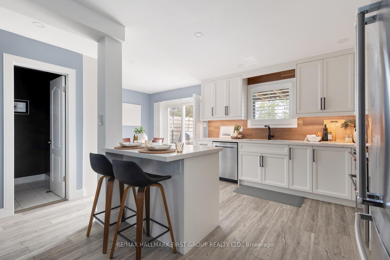 Photo 7 of 425 Cobblehill Drive, Oshawa, Pinecrest — HOMEH