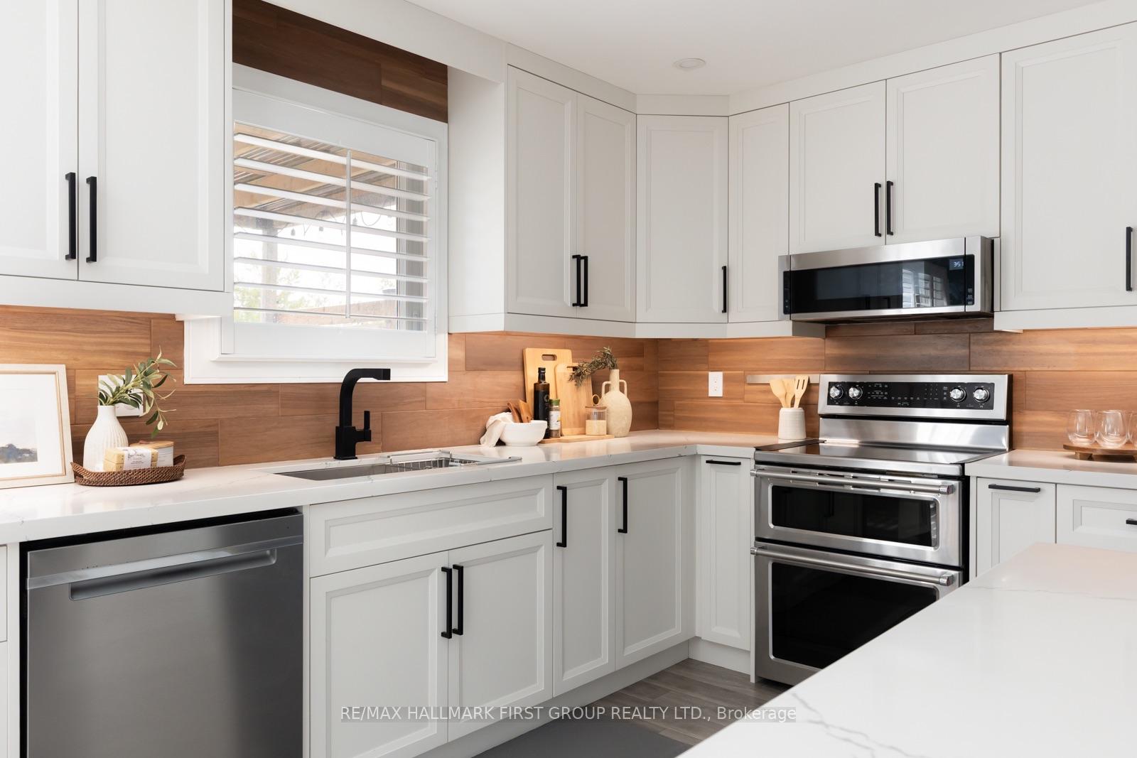 Photo 9 of 425 Cobblehill Drive, Oshawa, Pinecrest — HOMEH