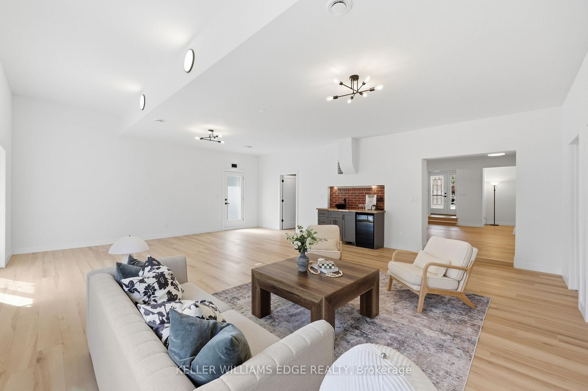 Photo 7 of 43 Champlain Avenue, Hamilton, Greenford — HOMEH