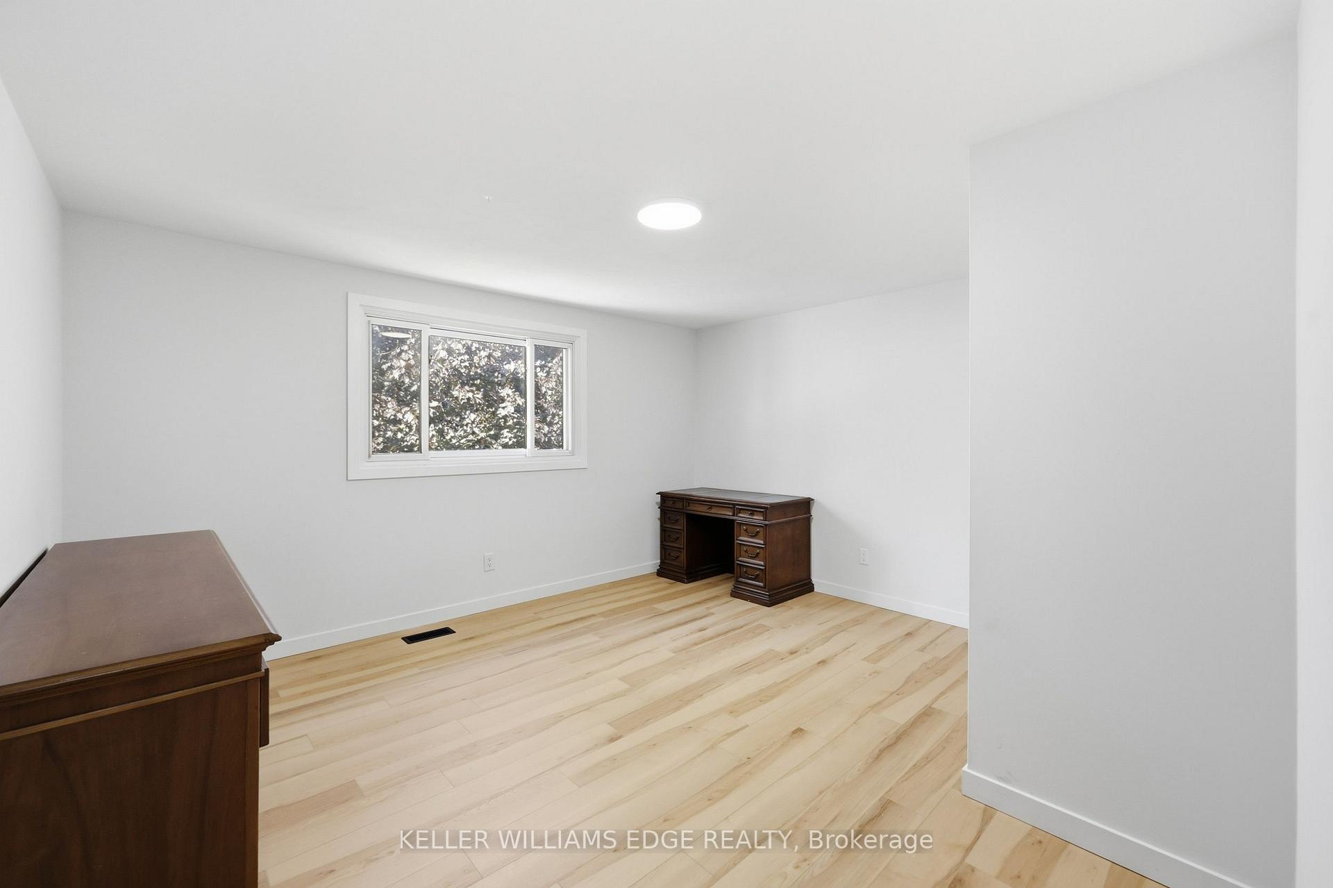 Photo 11 of 43 Champlain Avenue, Hamilton, Greenford — HOMEH