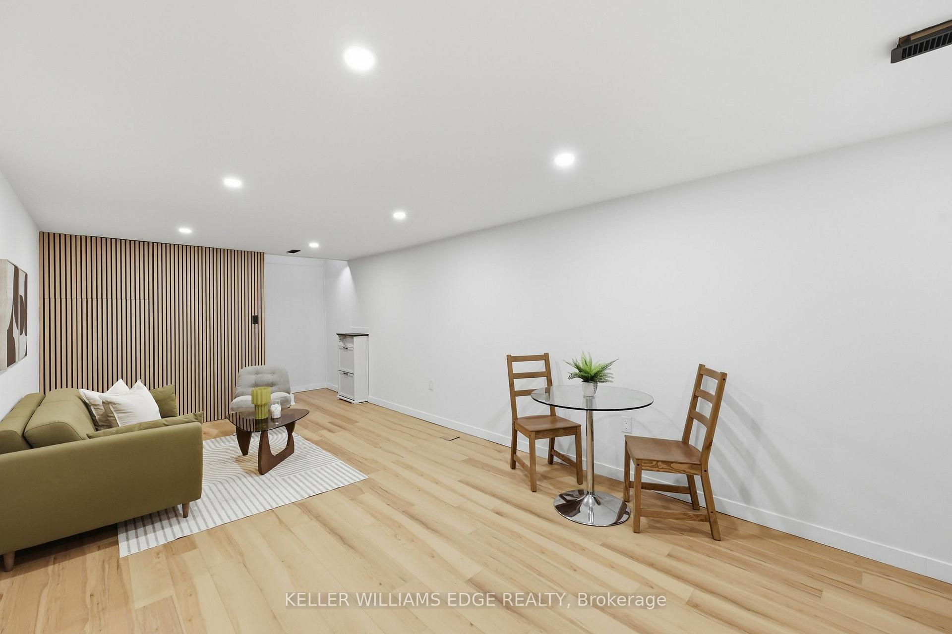 Photo 17 of 43 Champlain Avenue, Hamilton, Greenford — HOMEH