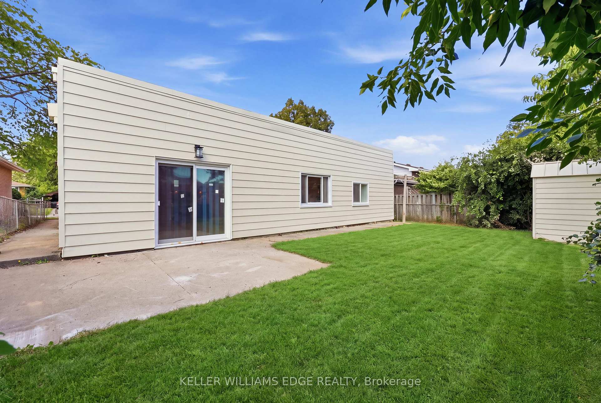 Photo 23 of 43 Champlain Avenue, Hamilton, Greenford — HOMEH