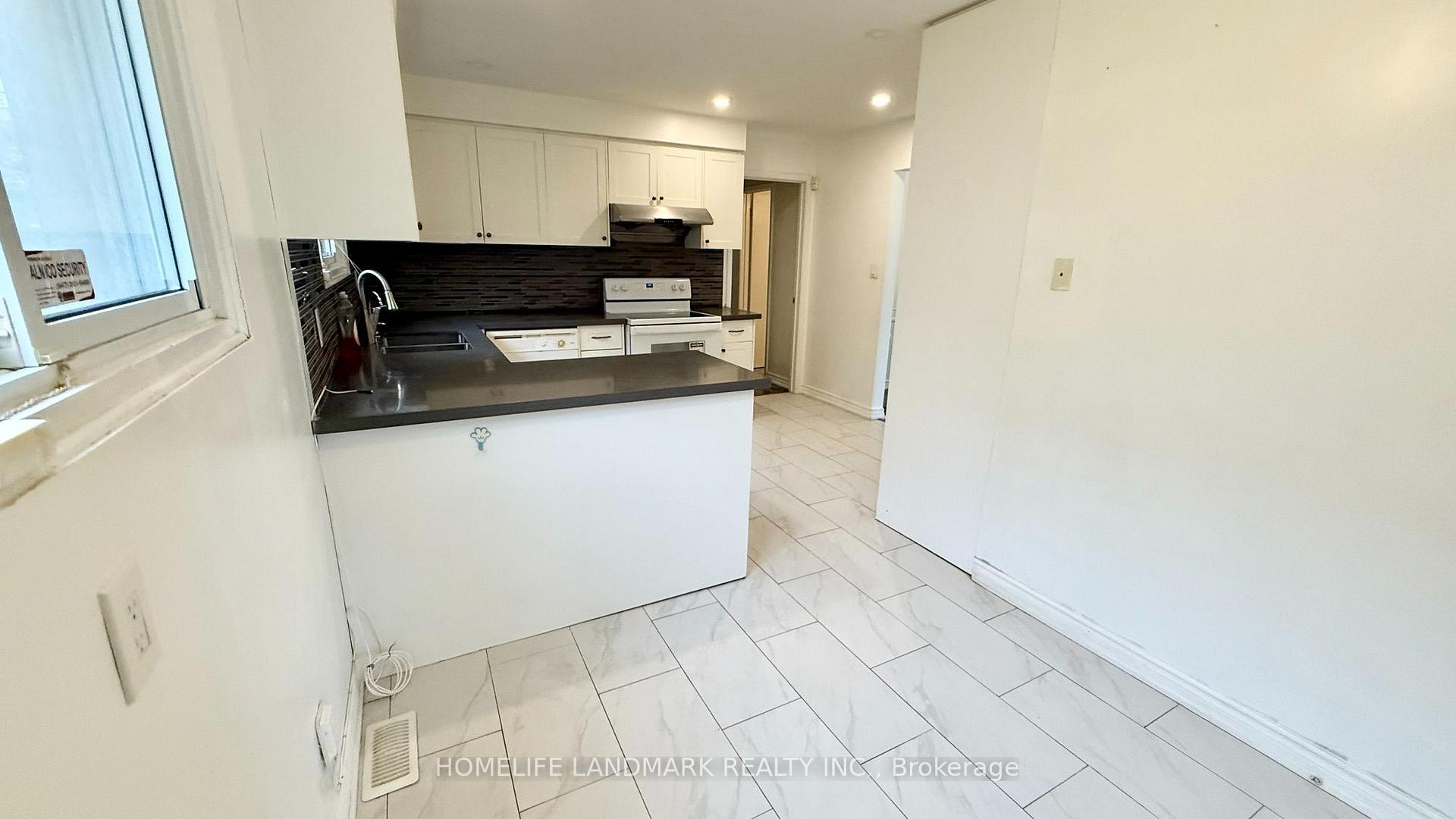 Photo 10 of Unit Main Floor, 47 Clancy Drive, North York, Don Valley Village — HOMEH