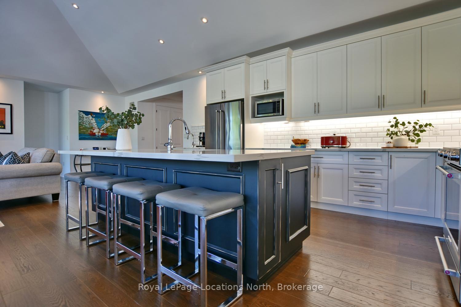 Photo 13 of 123 Crestview Court, Blue Mountains — HOMEH