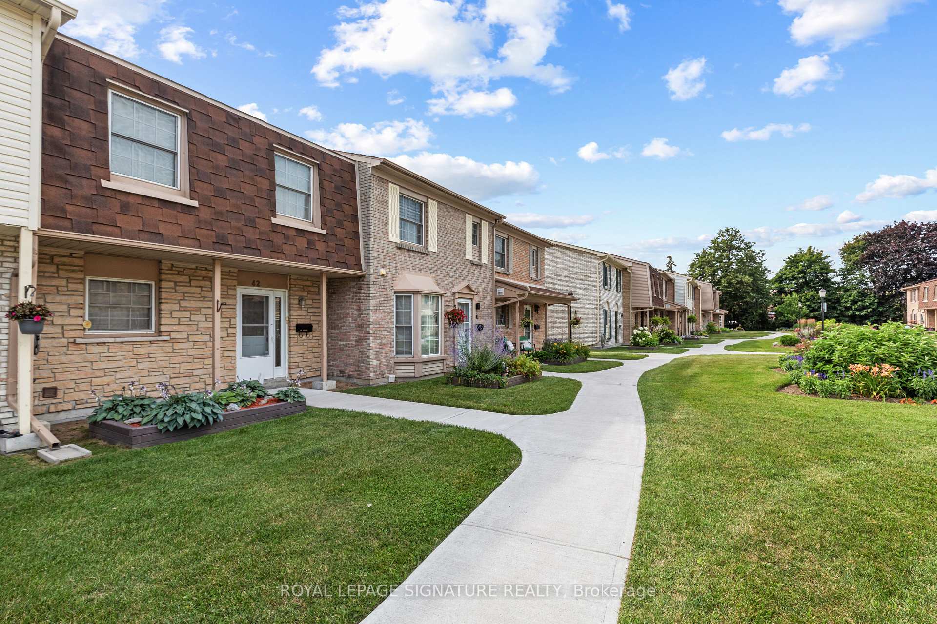 Photo 3 of Unit 42, 580 Eyer Drive, Pickering, West Shore — HOMEH