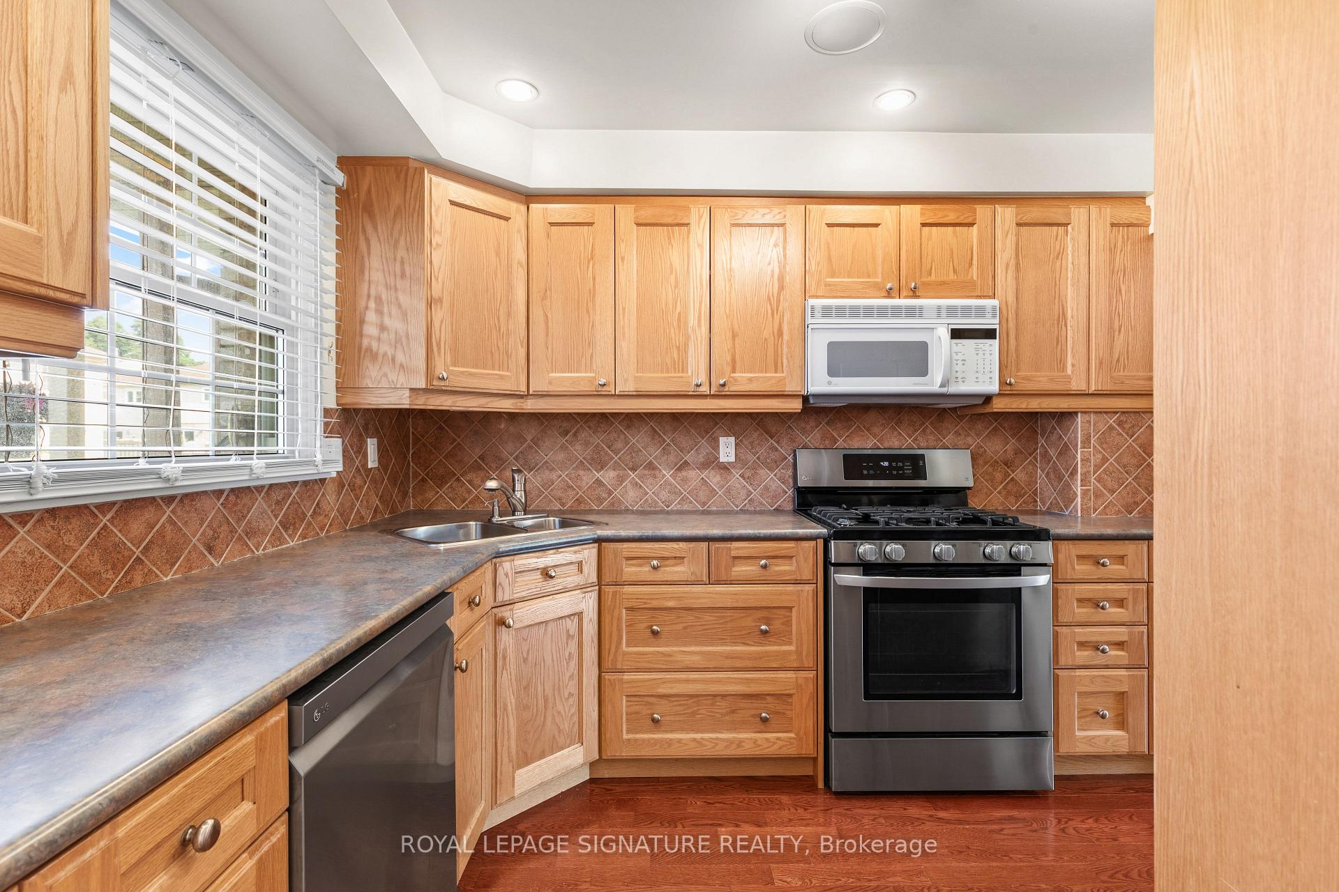 Photo 4 of Unit 42, 580 Eyer Drive, Pickering, West Shore — HOMEH