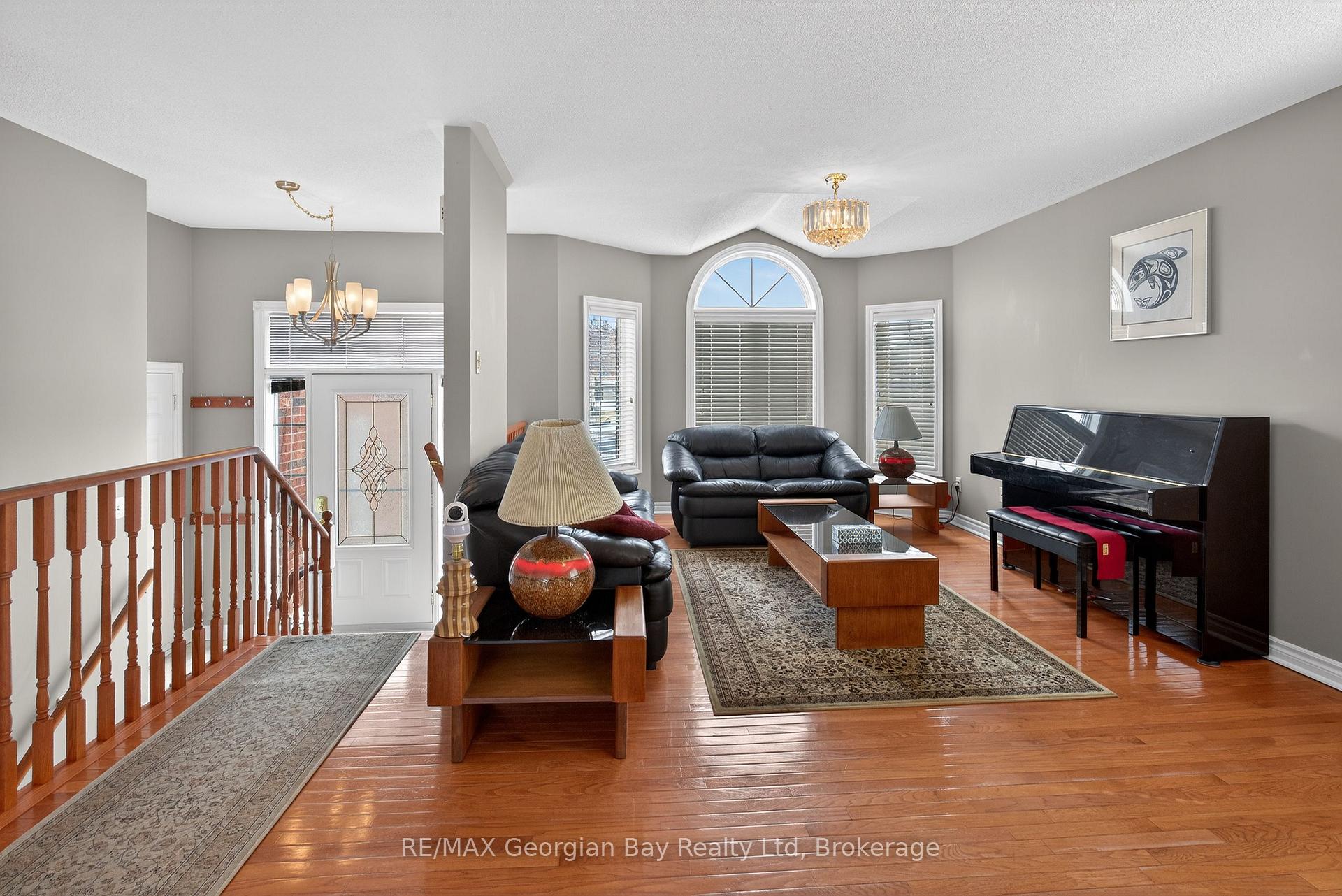 Photo 4 of 495 Shewfelt Crescent, Midland — HOMEH