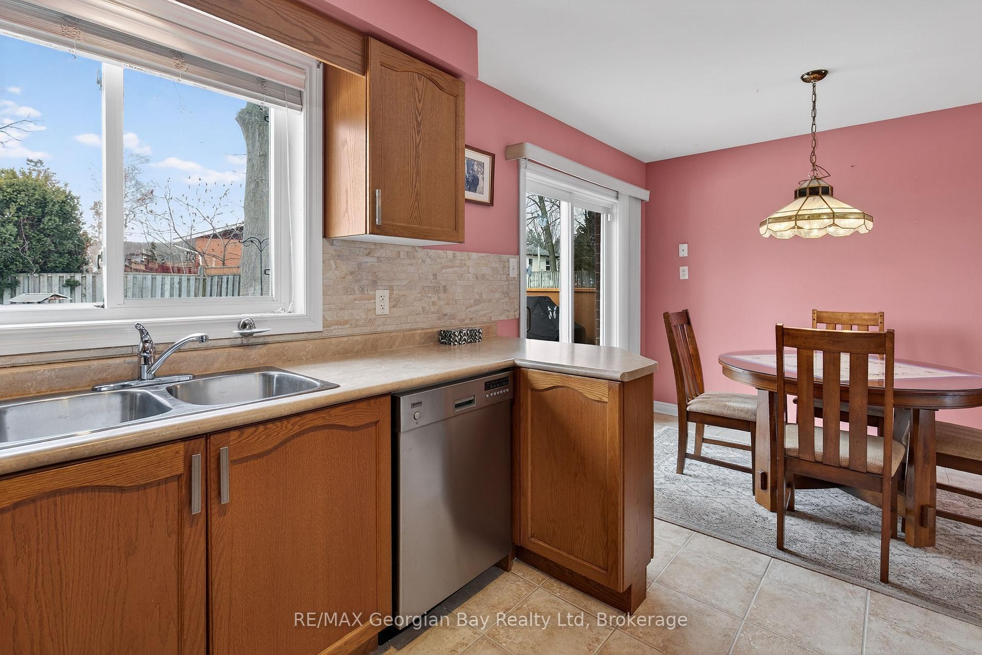 Photo 9 of 495 Shewfelt Crescent, Midland — HOMEH