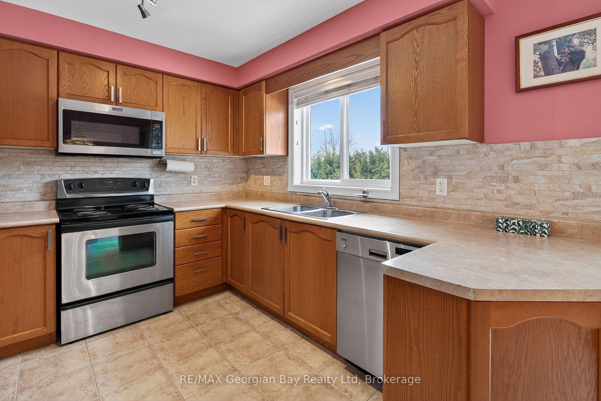 Photo 8 of 495 Shewfelt Crescent, Midland — HOMEH