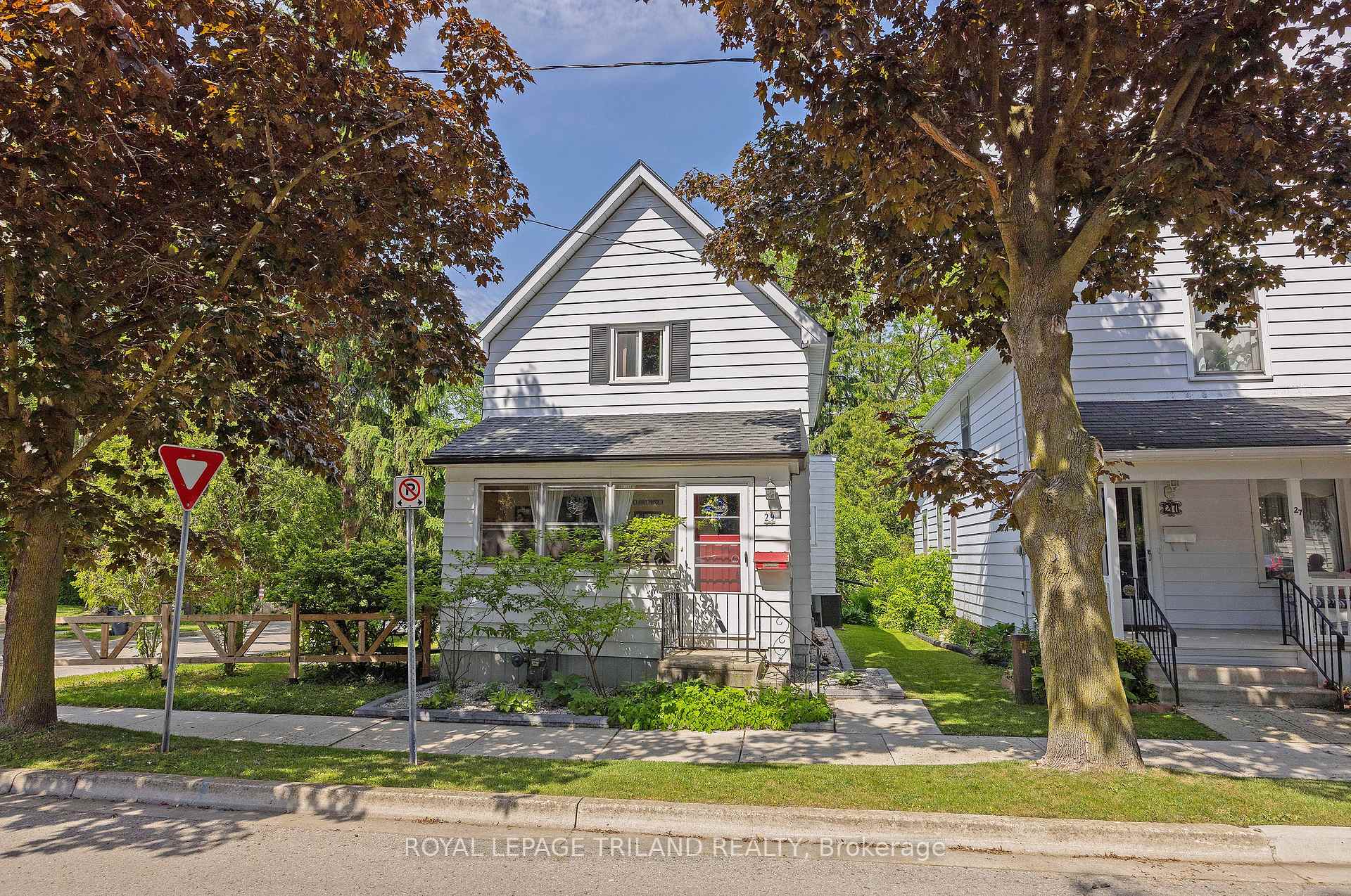 Photo 2 of 29 Oliver Street, St. Thomas — HOMEH