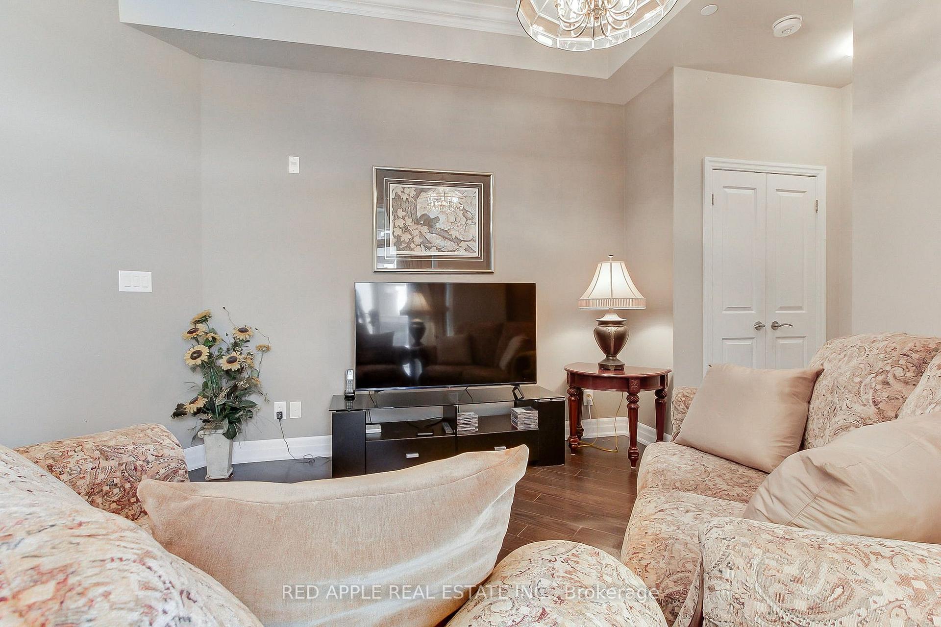 Photo 17 of Unit 519, 111 Civic Square Gate, Aurora, Bayview Wellington — HOMEH