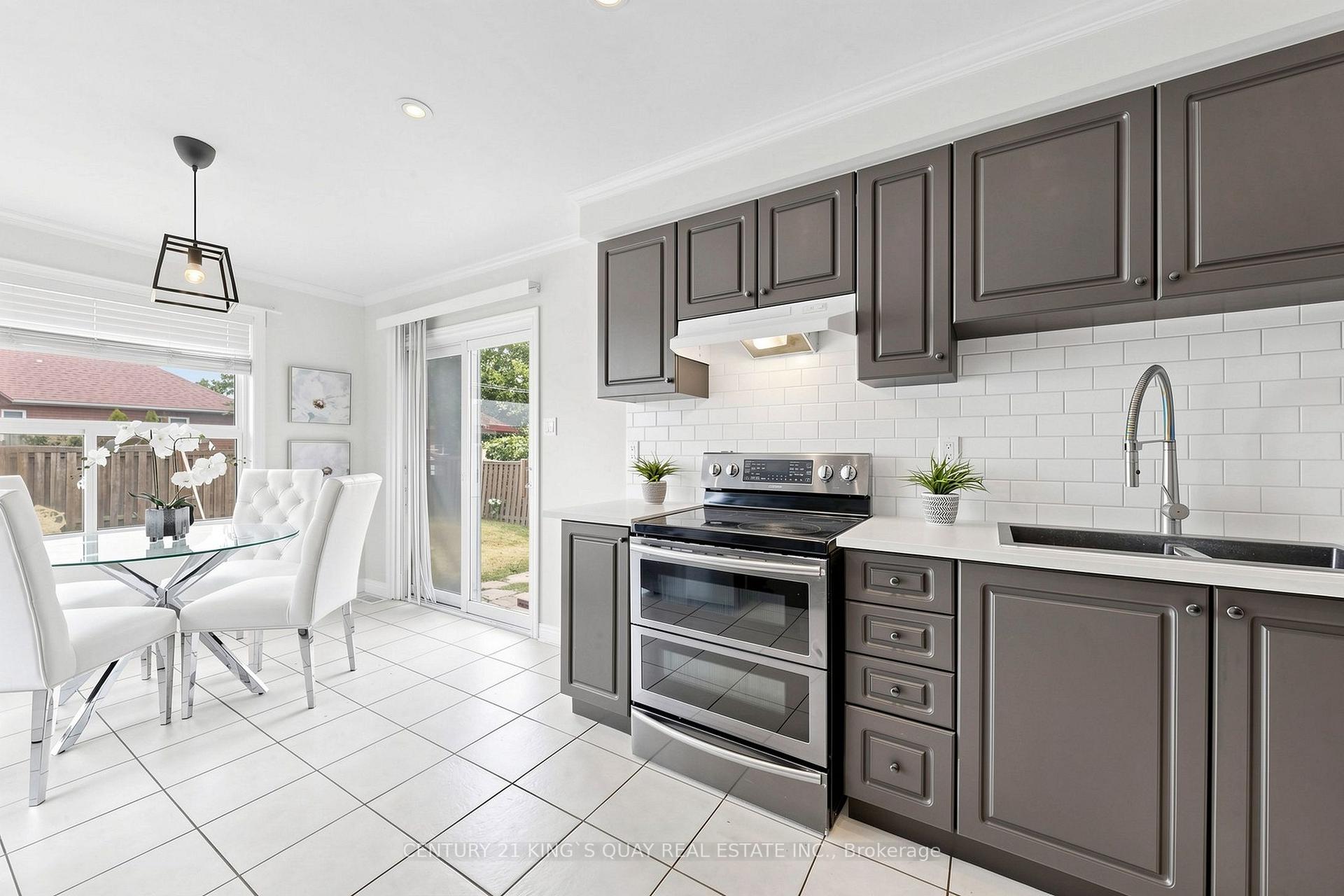 Photo 15 of 20 Kerfoot Crescent, Georgina, Keswick North — HOMEH