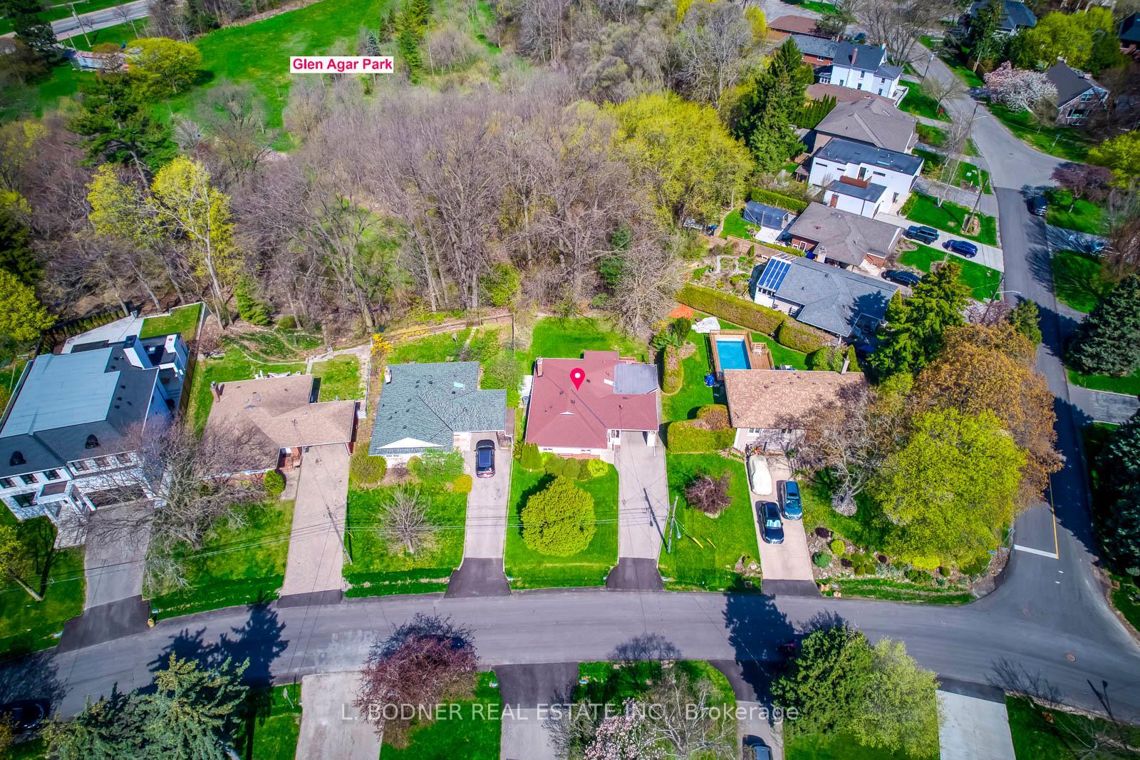 Photo 3 of 84 Ravenscrest Drive, Etobicoke, Princess-Rosethorn — HOMEH