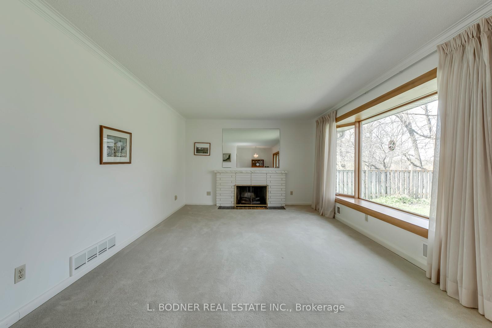 Photo 7 of 84 Ravenscrest Drive, Etobicoke, Princess-Rosethorn — HOMEH