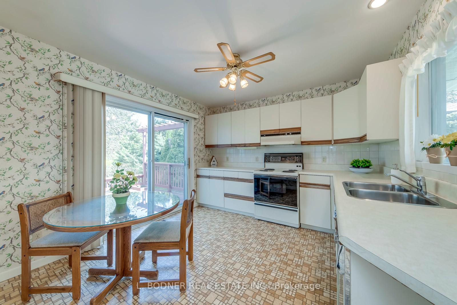 Photo 16 of 84 Ravenscrest Drive, Etobicoke, Princess-Rosethorn — HOMEH