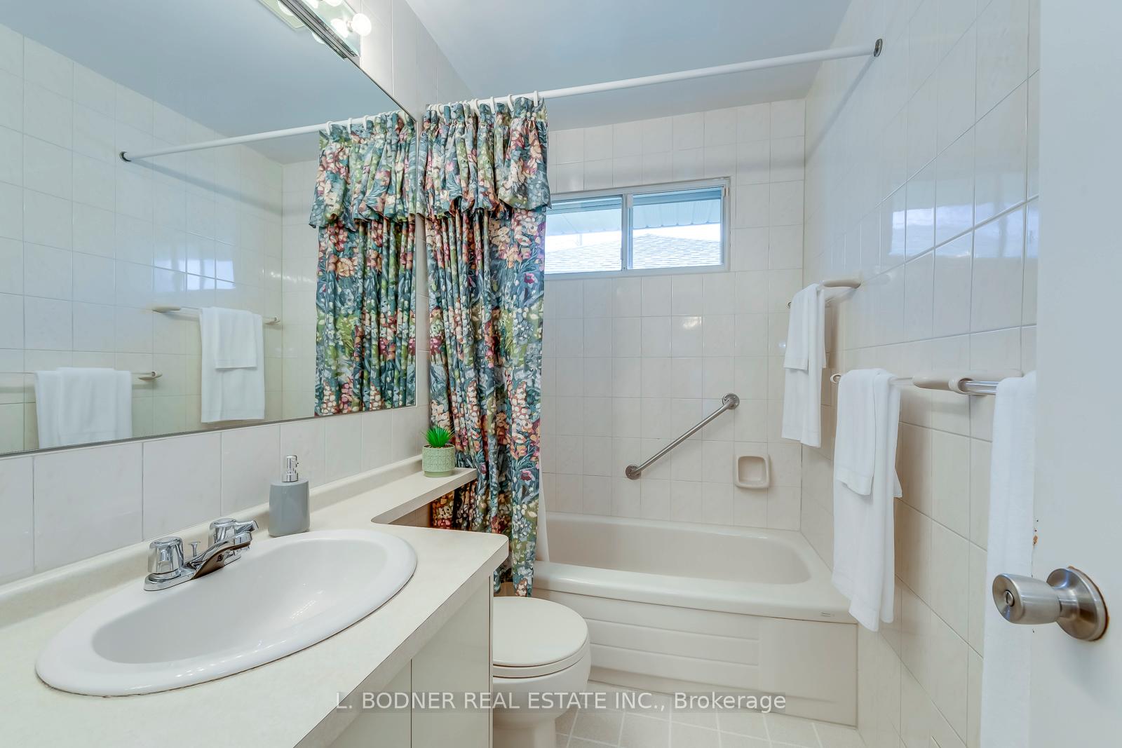 Photo 25 of 84 Ravenscrest Drive, Etobicoke, Princess-Rosethorn — HOMEH