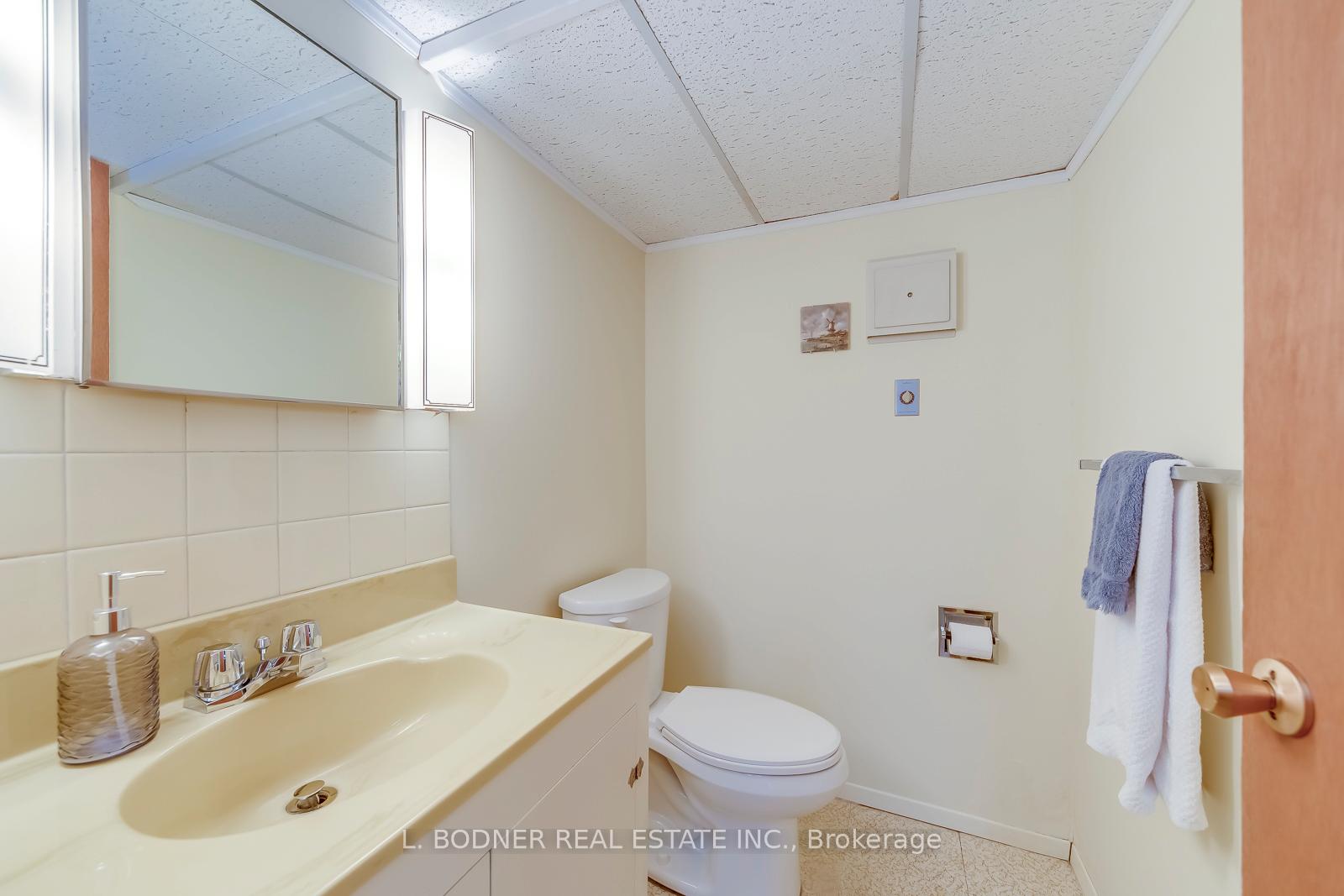 Photo 31 of 84 Ravenscrest Drive, Etobicoke, Princess-Rosethorn — HOMEH