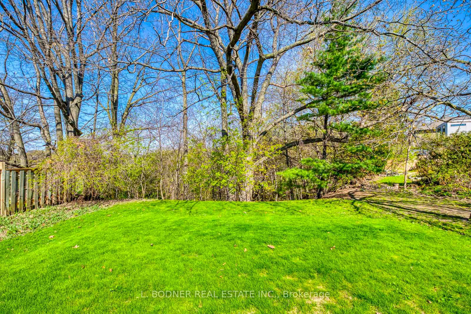 Photo 37 of 84 Ravenscrest Drive, Etobicoke, Princess-Rosethorn — HOMEH