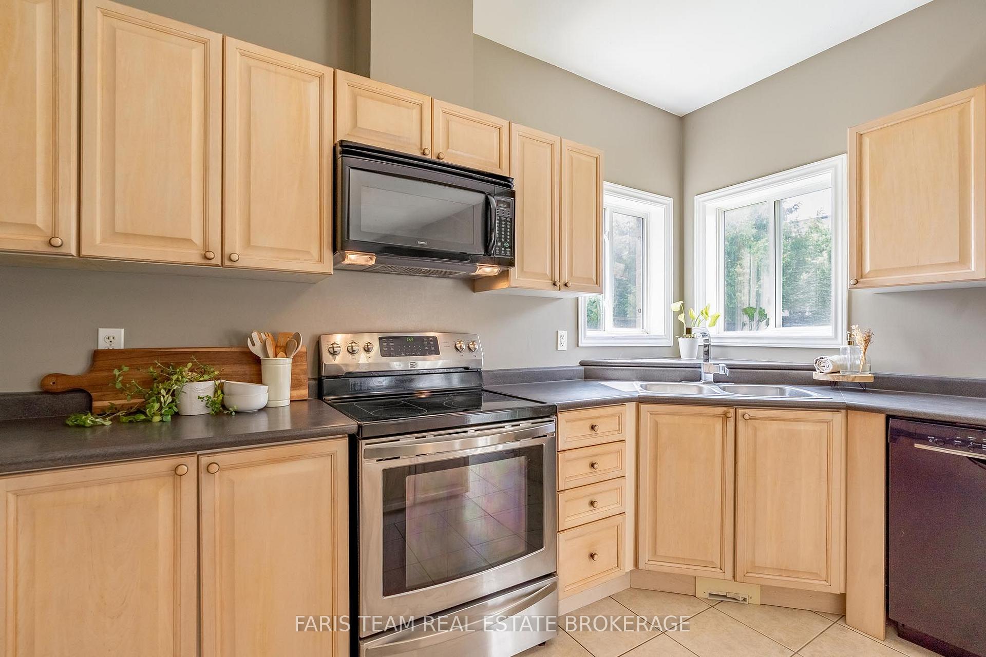 Photo 7 of 24 Pepin Court, Barrie, Innis-Shore — HOMEH
