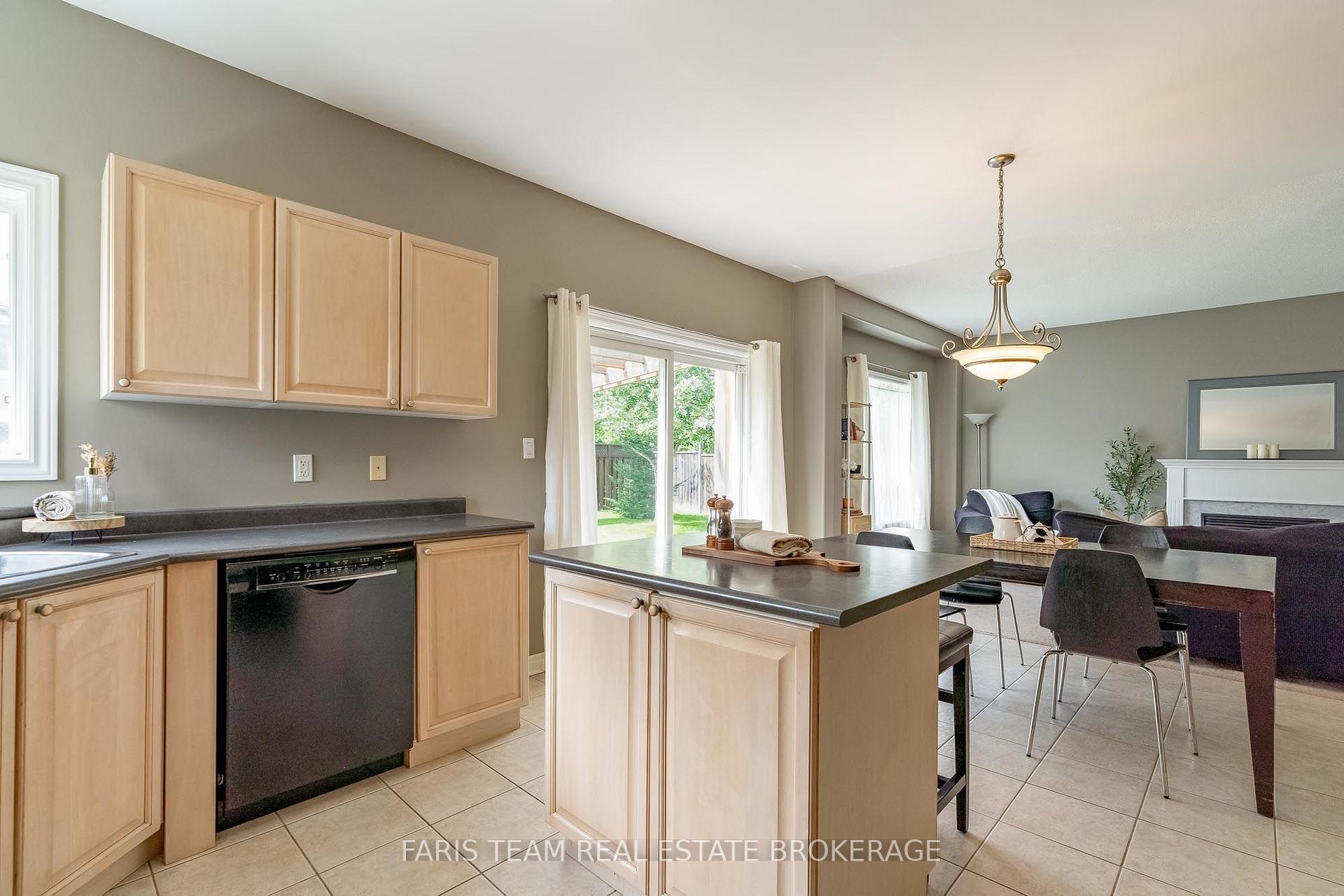 Photo 8 of 24 Pepin Court, Barrie, Innis-Shore — HOMEH