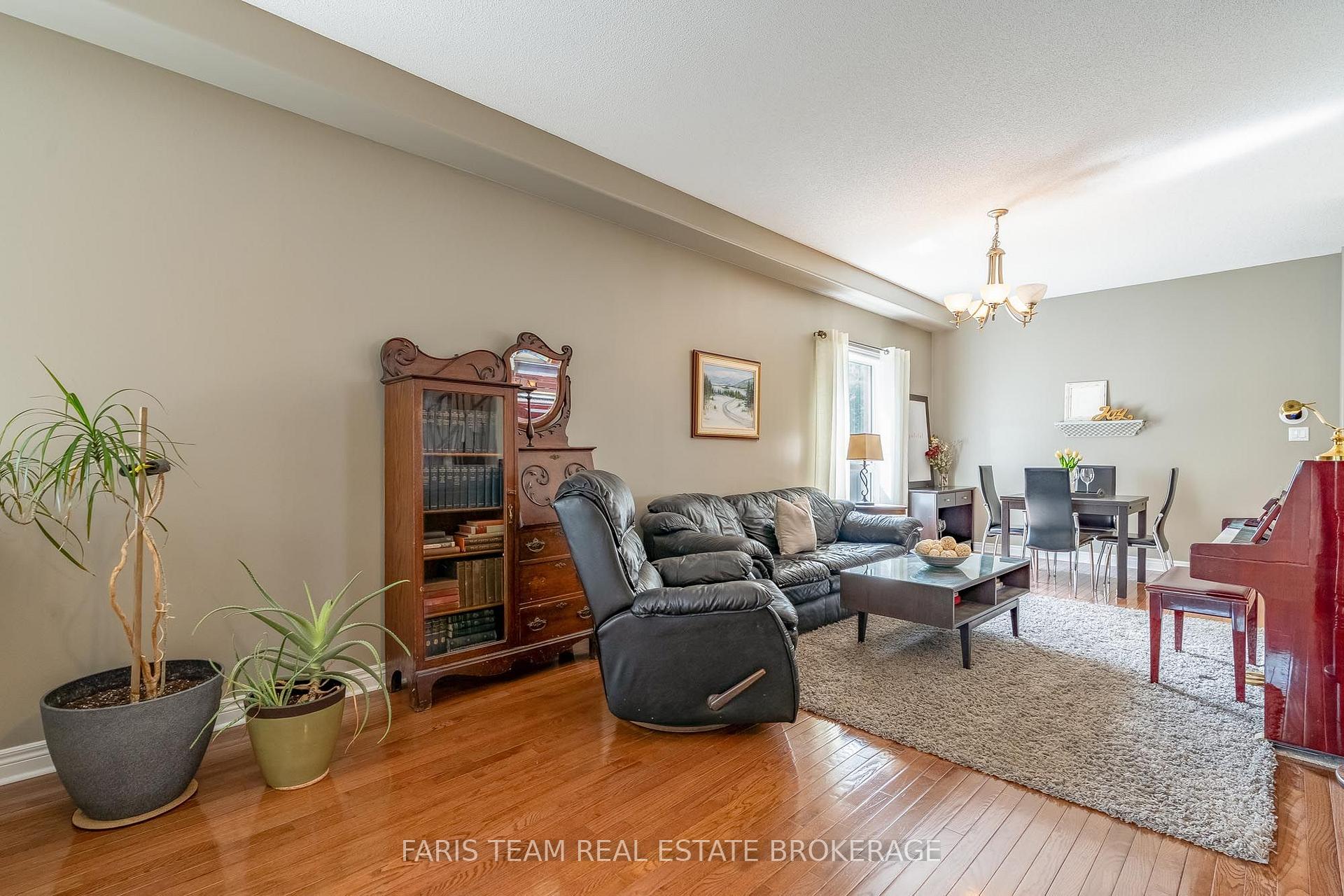Photo 13 of 24 Pepin Court, Barrie, Innis-Shore — HOMEH