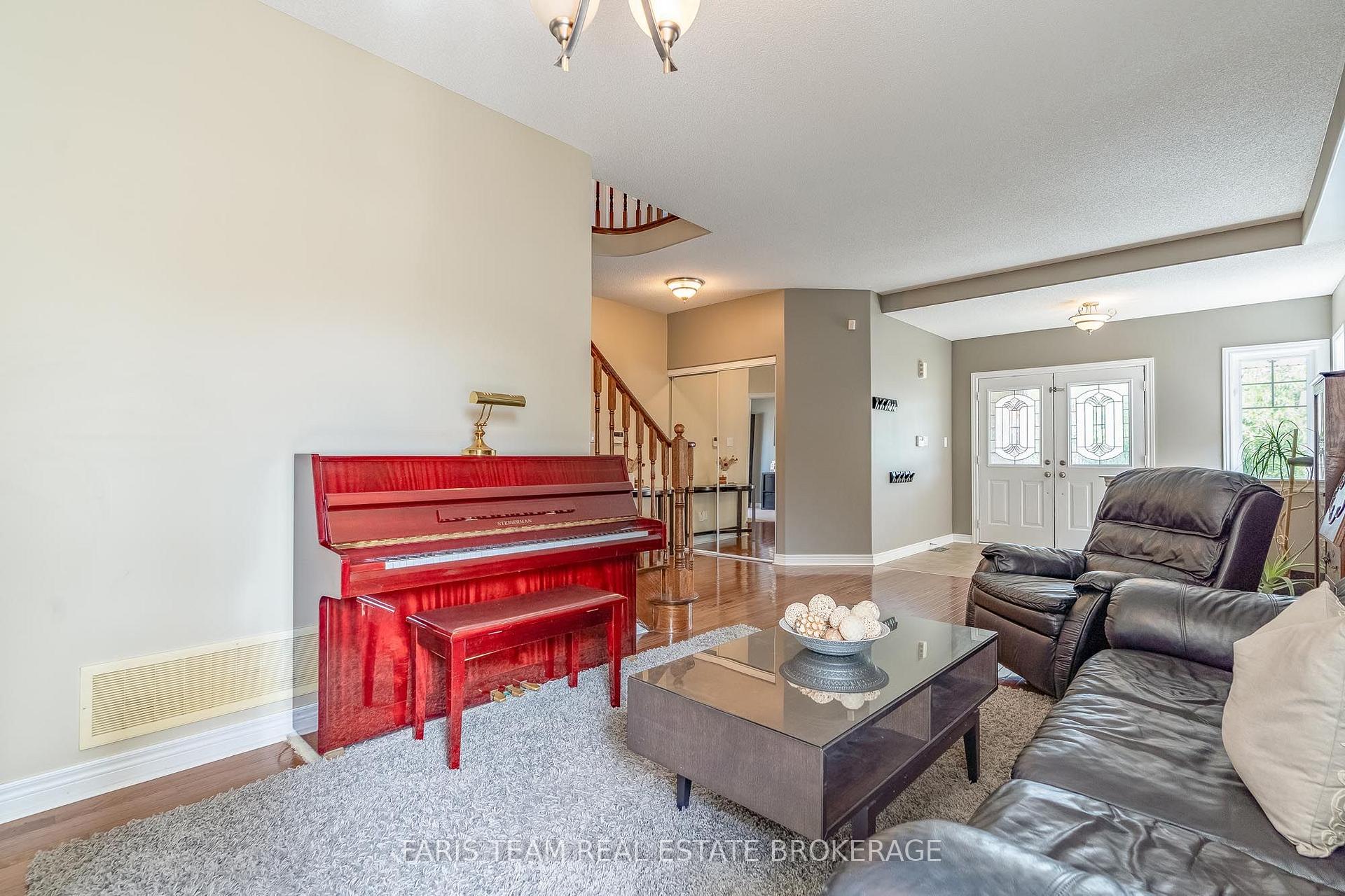 Photo 14 of 24 Pepin Court, Barrie, Innis-Shore — HOMEH