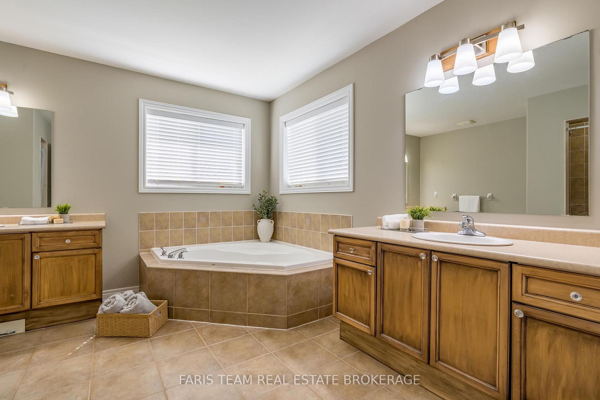 Photo 25 of 24 Pepin Court, Barrie, Innis-Shore — HOMEH
