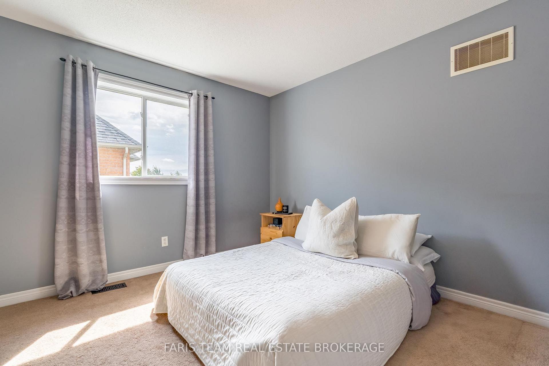 Photo 27 of 24 Pepin Court, Barrie, Innis-Shore — HOMEH