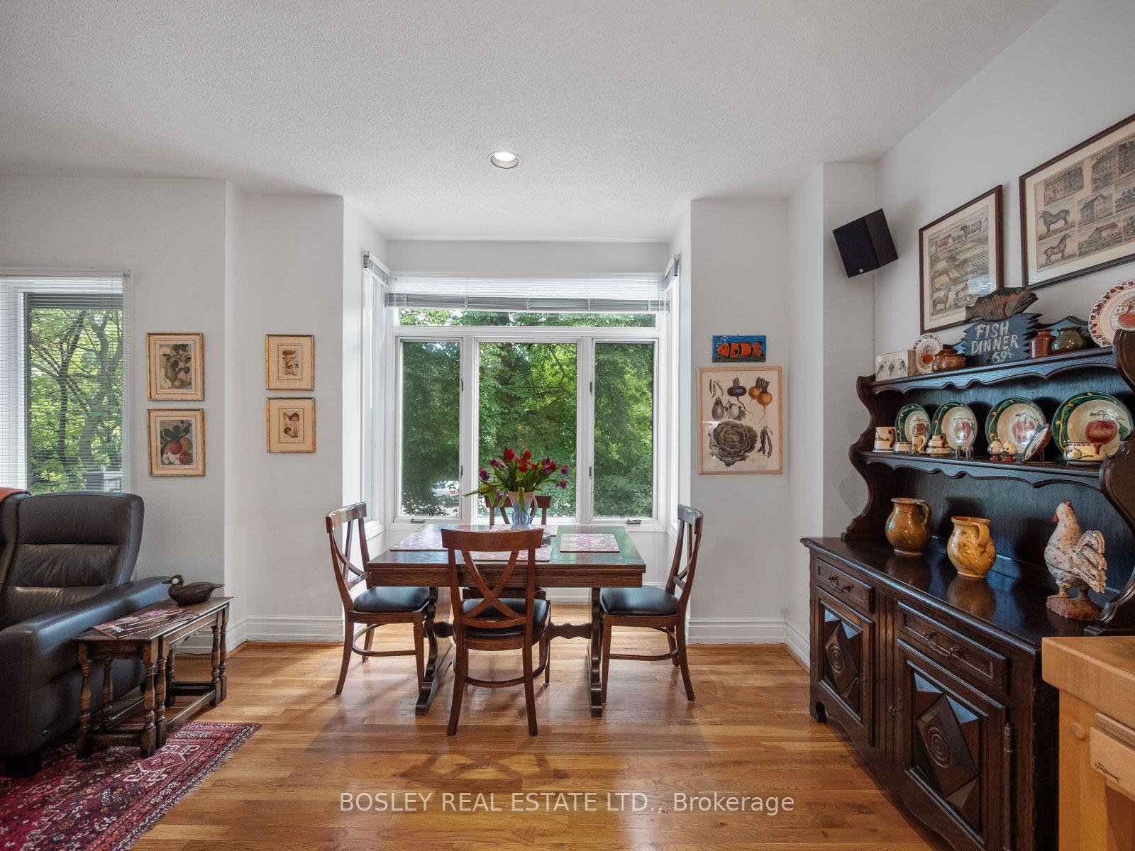 Photo 4 of 10 De Savery Crescent, Toronto, Mount Pleasant West — HOMEH