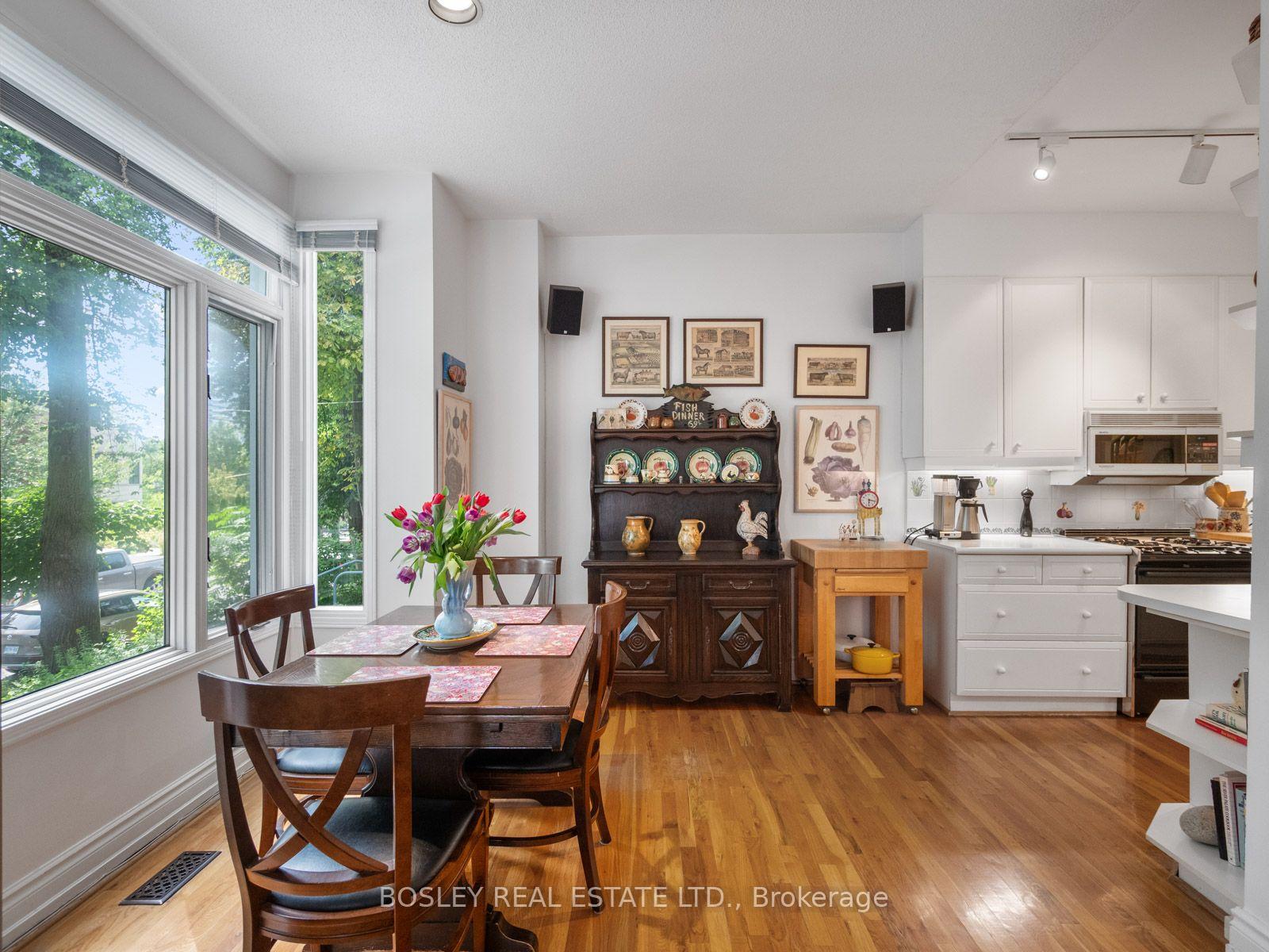 Photo 5 of 10 De Savery Crescent, Toronto, Mount Pleasant West — HOMEH