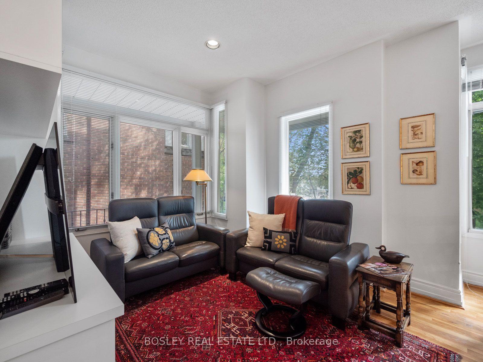 Photo 8 of 10 De Savery Crescent, Toronto, Mount Pleasant West — HOMEH