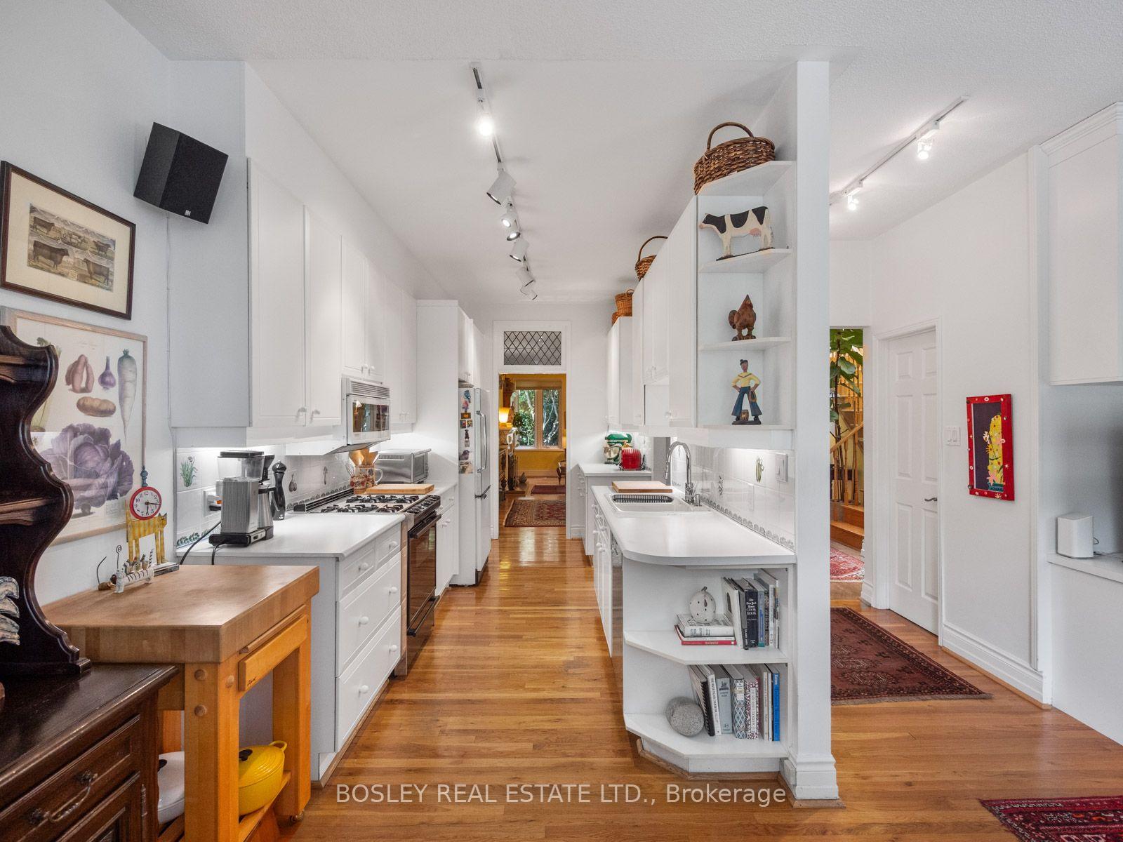 Photo 10 of 10 De Savery Crescent, Toronto, Mount Pleasant West — HOMEH
