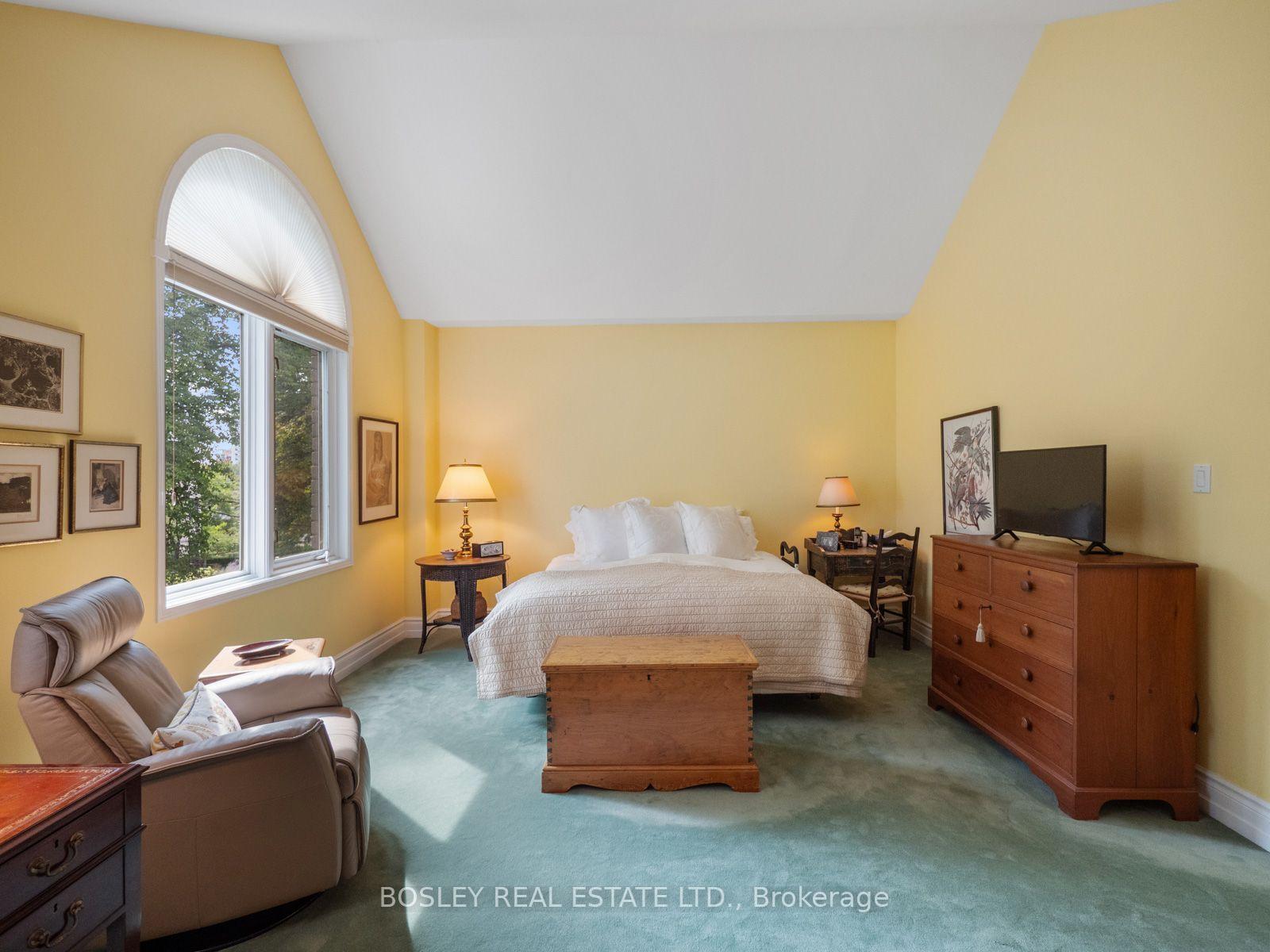 Photo 24 of 10 De Savery Crescent, Toronto, Mount Pleasant West — HOMEH