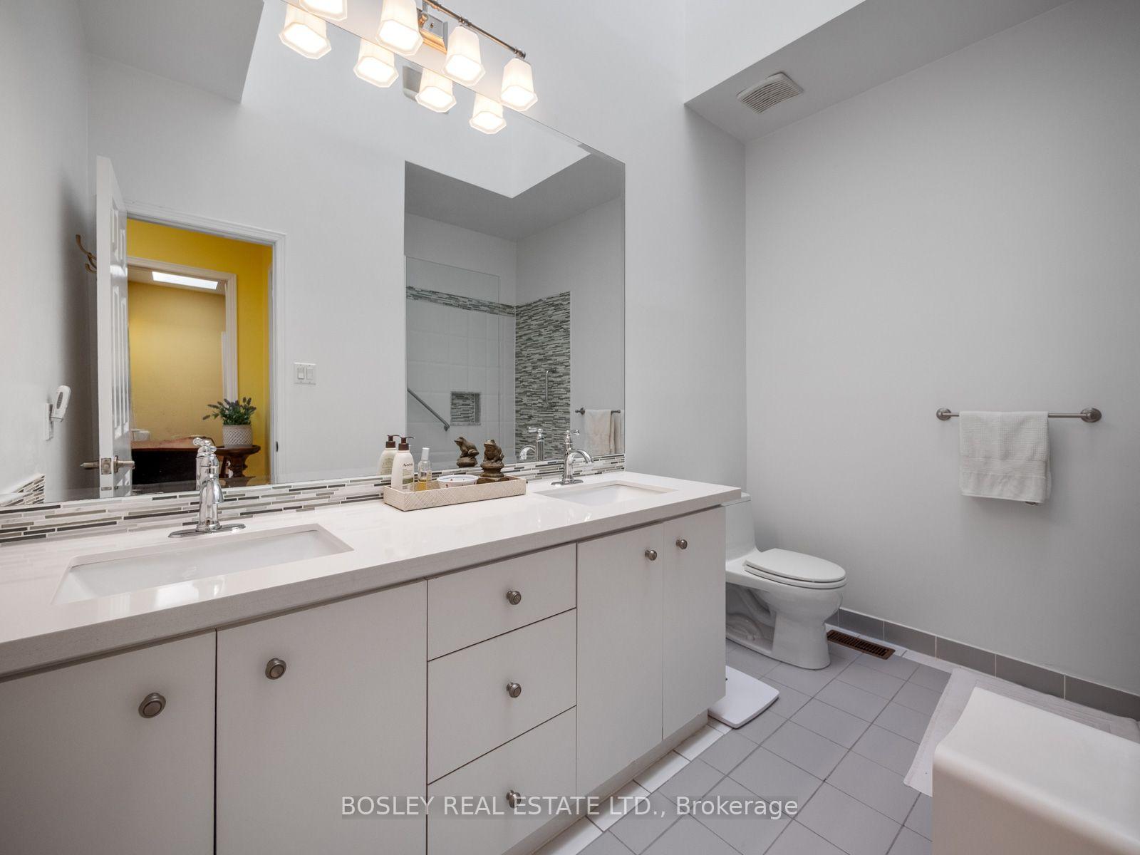 Photo 37 of 10 De Savery Crescent, Toronto, Mount Pleasant West — HOMEH
