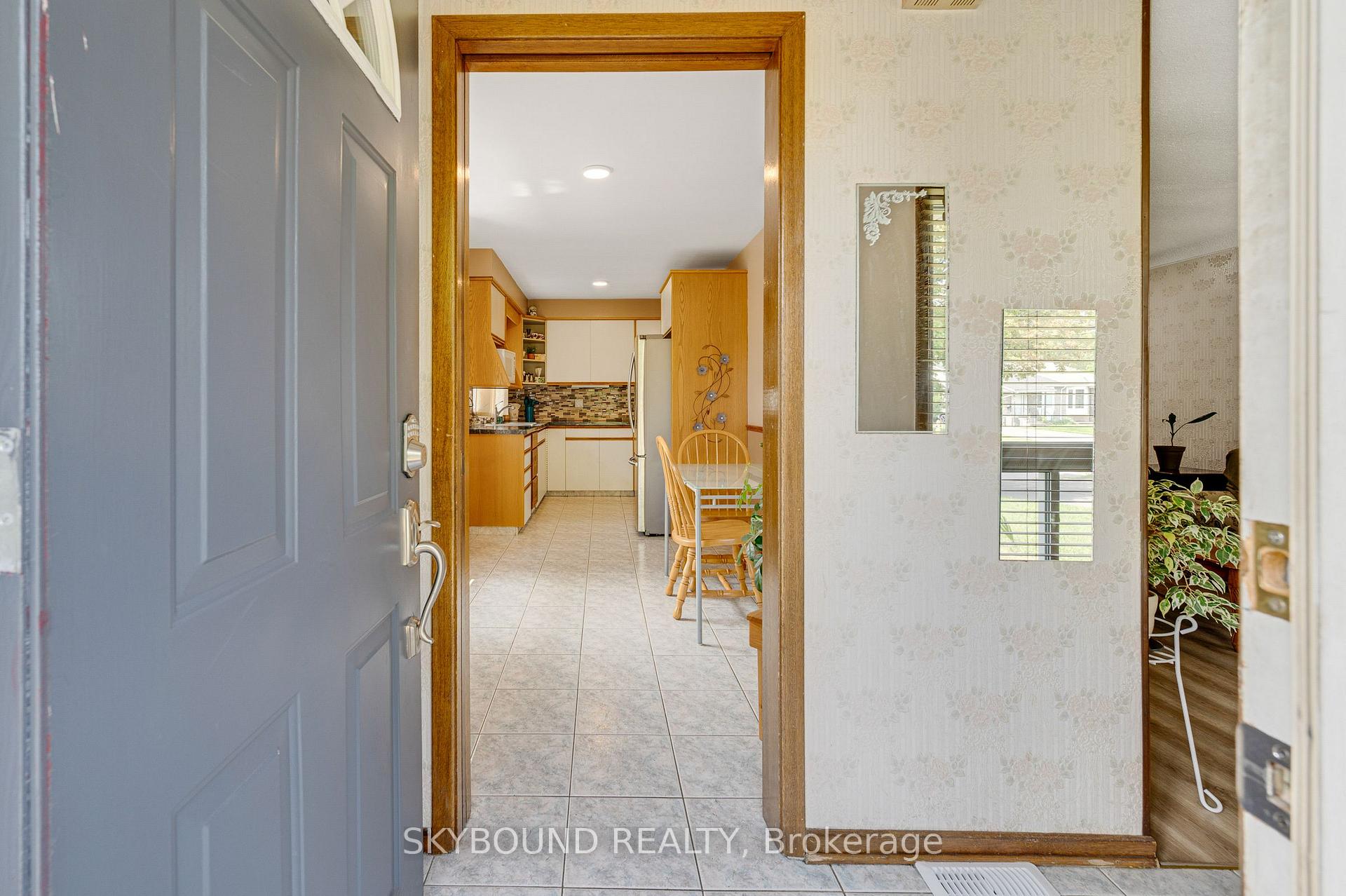 Photo 3 of 68 Ted Street, St. Catharines, Fairview — HOMEH