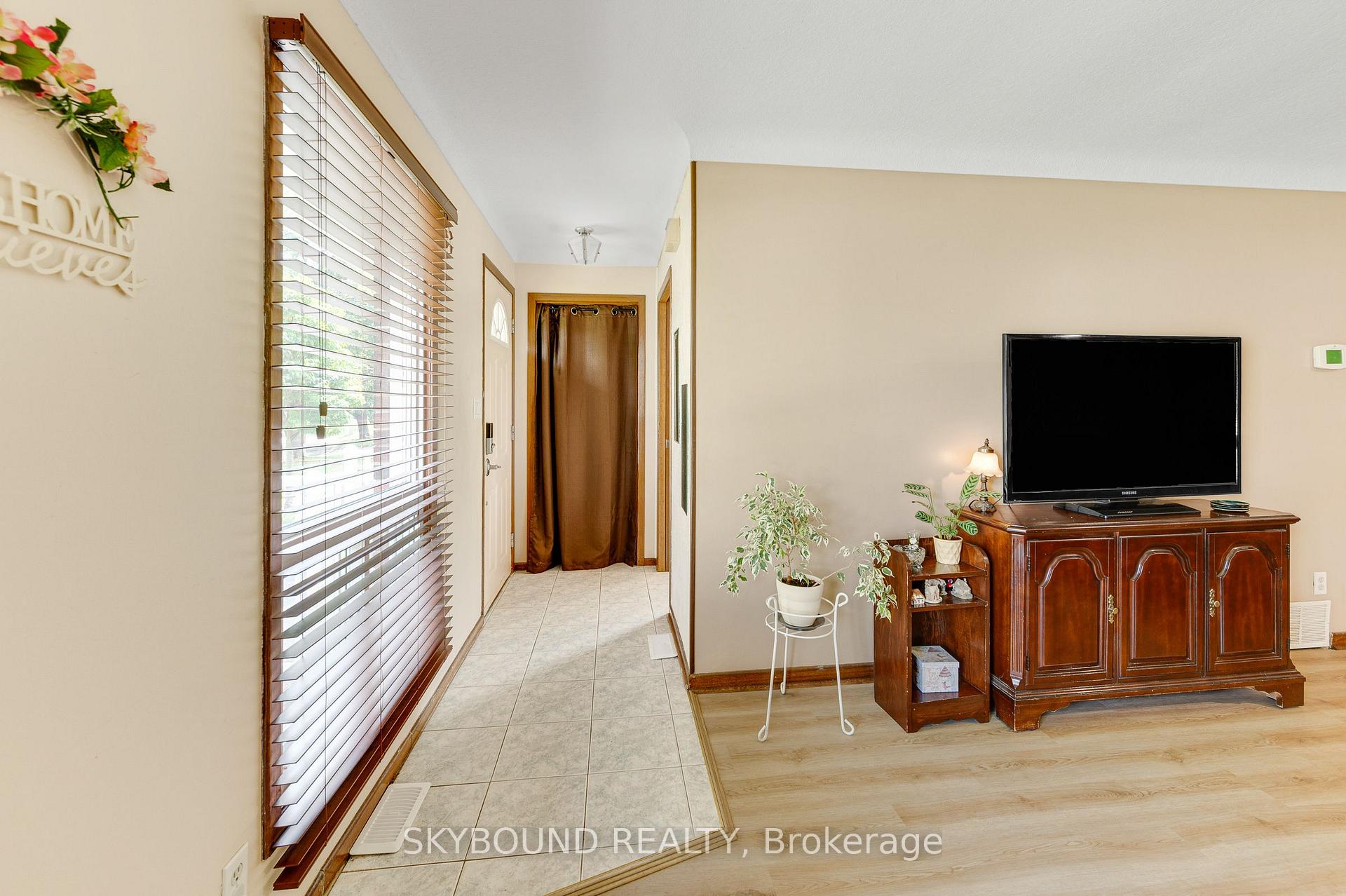Photo 4 of 68 Ted Street, St. Catharines, Fairview — HOMEH