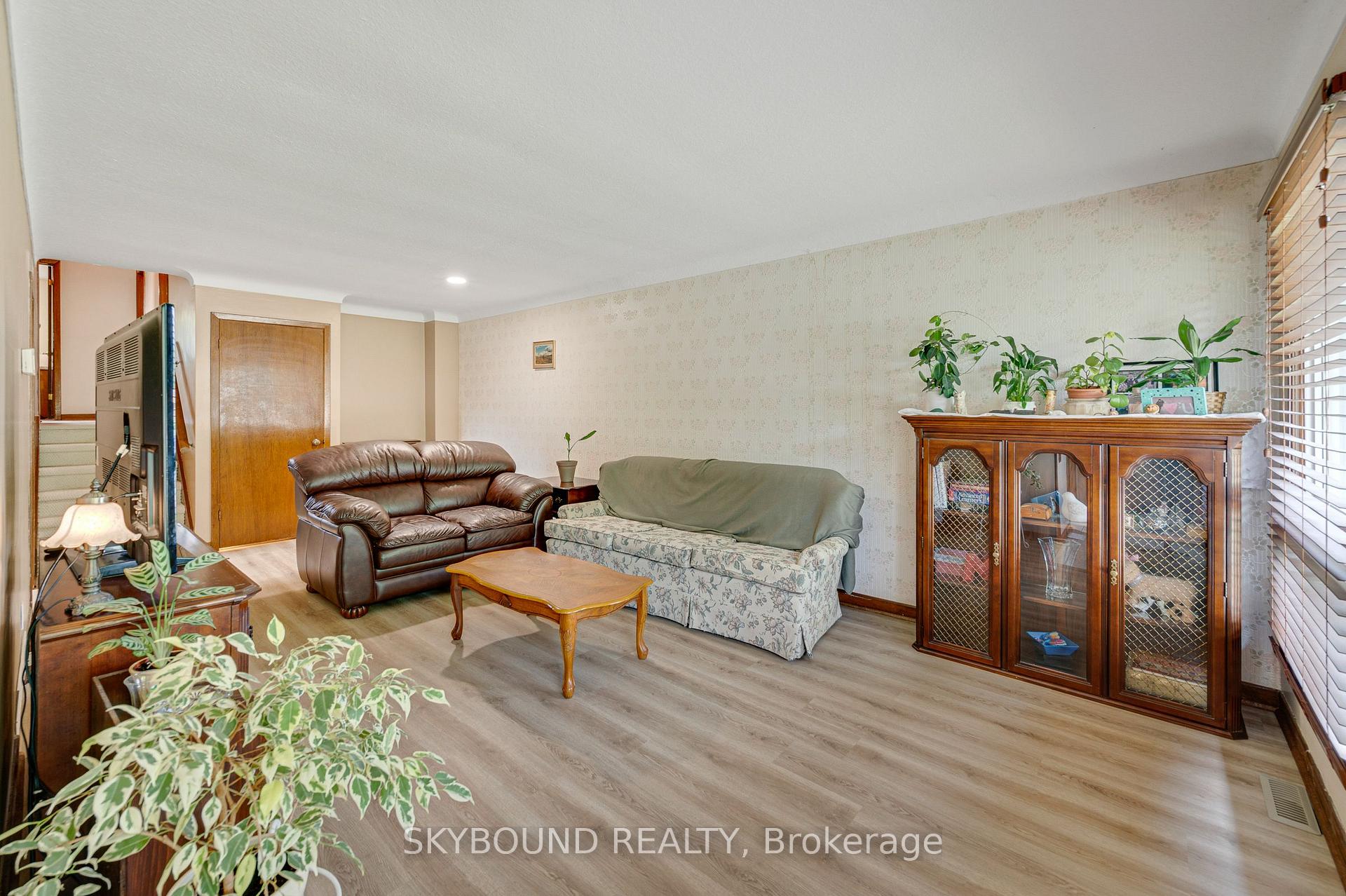 Photo 5 of 68 Ted Street, St. Catharines, Fairview — HOMEH