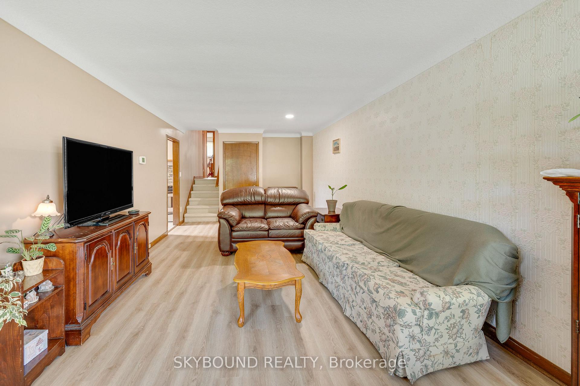 Photo 6 of 68 Ted Street, St. Catharines, Fairview — HOMEH