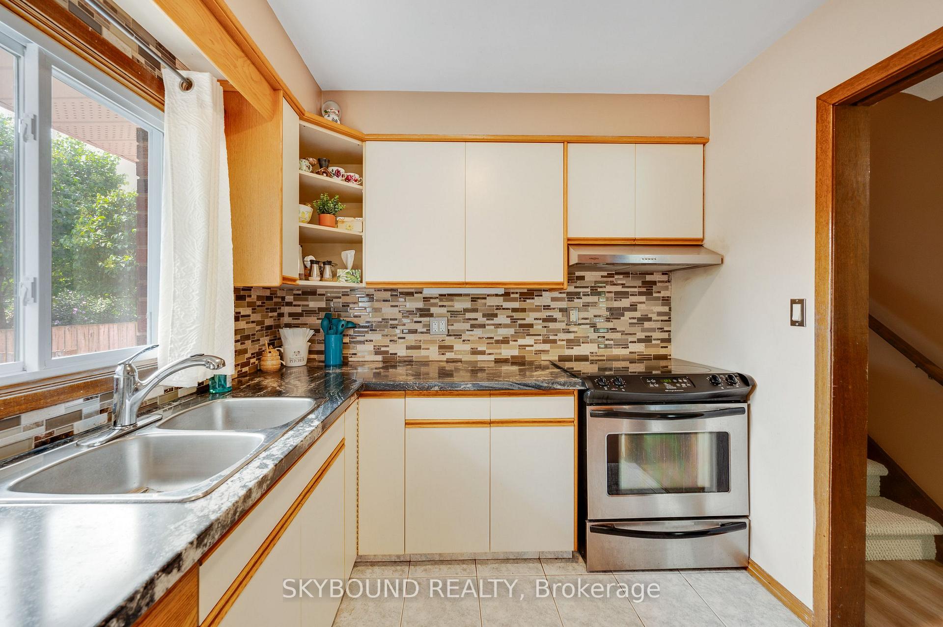 Photo 11 of 68 Ted Street, St. Catharines, Fairview — HOMEH