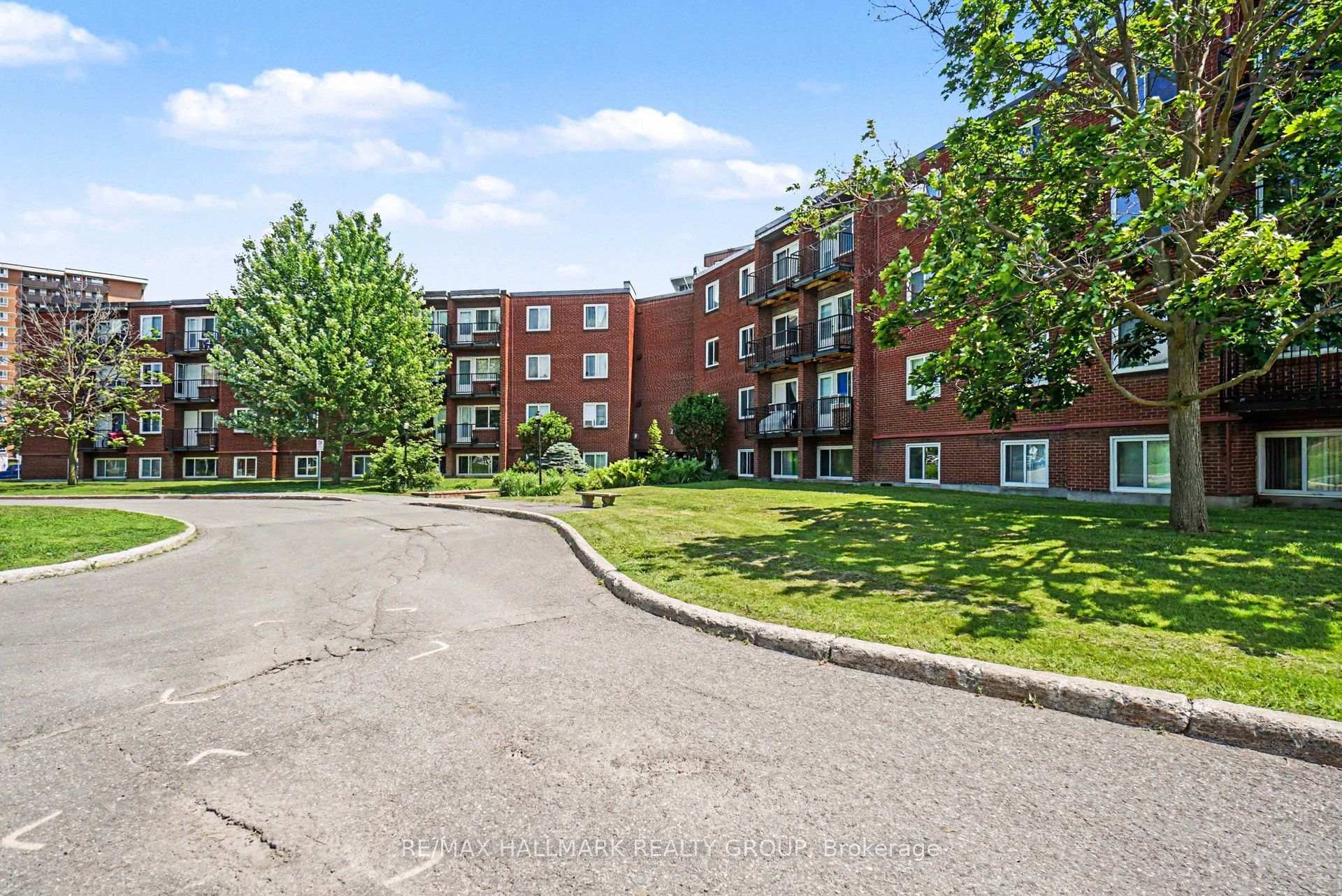 Photo 2 of Unit 306A, 2044 Arrowsmith Drive, Ottawa, Beacon Hill South — HOMEH